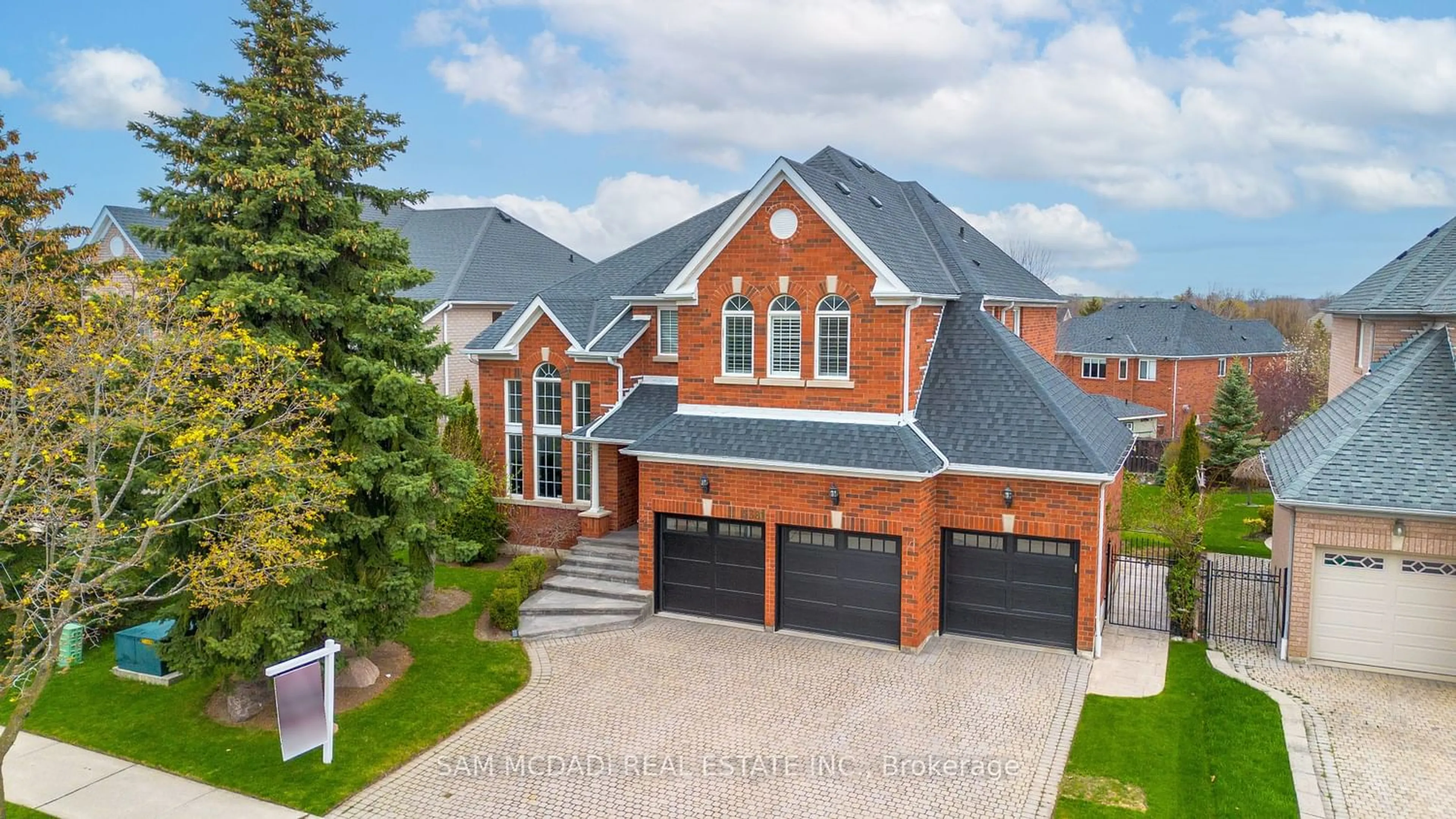 Home with brick exterior material for 5381 Forest Hill Dr, Mississauga Ontario L5M 6G9