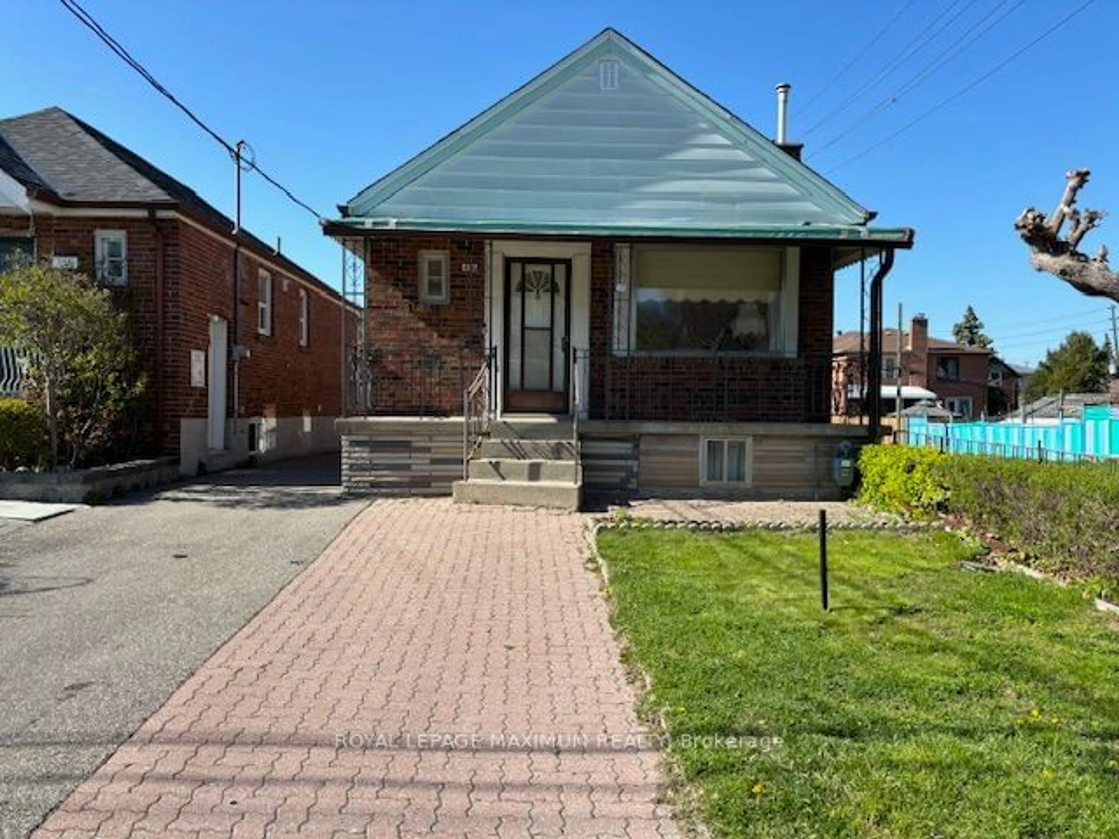 Frontside or backside of a home for 416 Ridelle Ave, Toronto Ontario M6B 1K4