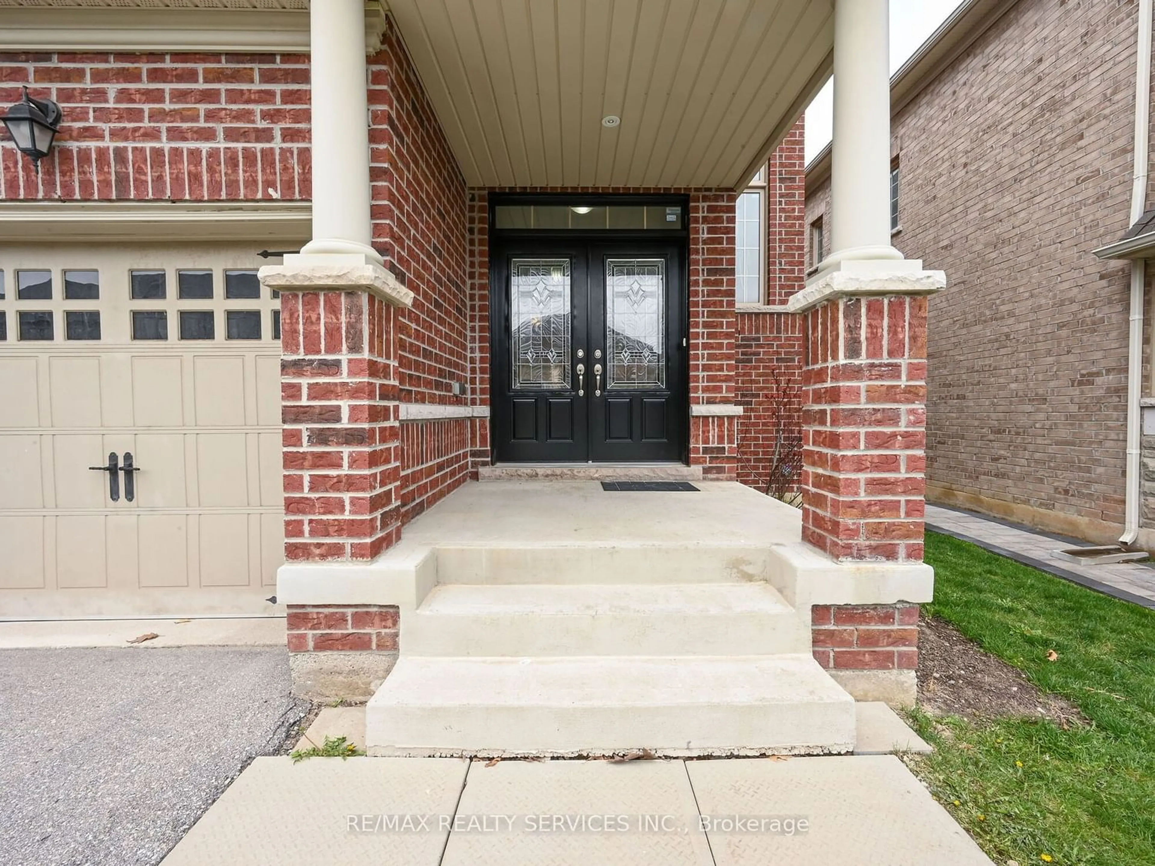 Home with brick exterior material for 24 Bear Run Rd, Brampton Ontario L6X 2Y9