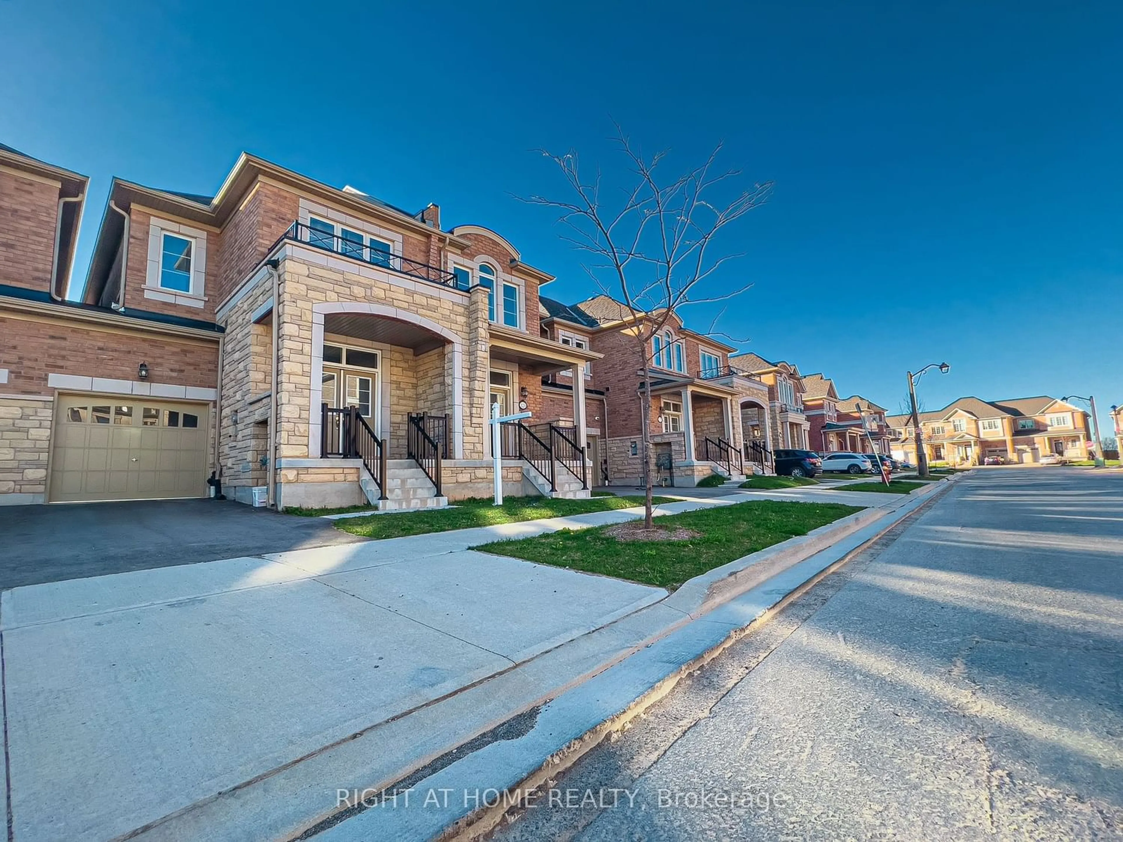 A pic from exterior of the house or condo for 123 Marigold Gdns, Oakville Ontario L6H 0Y1