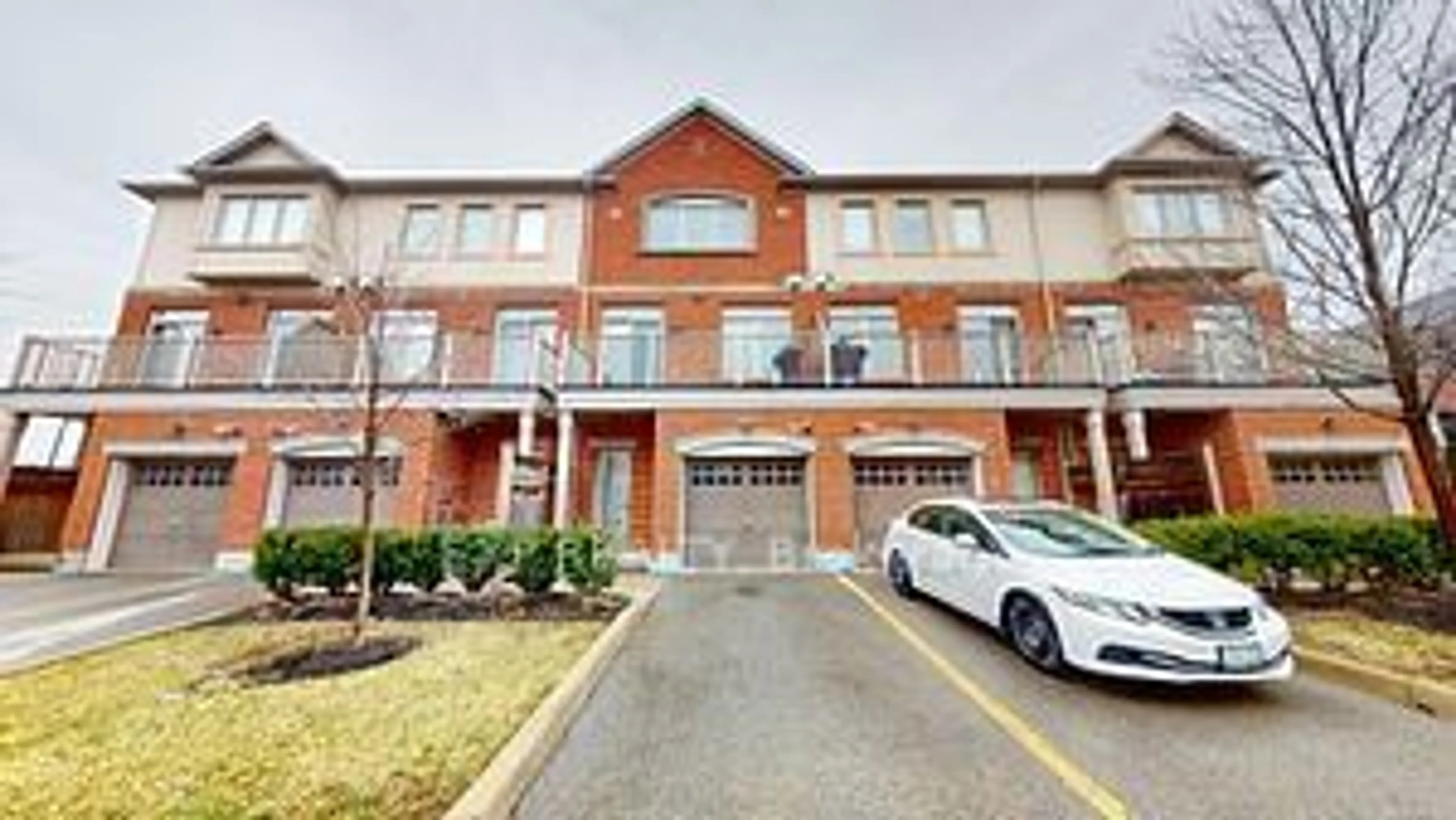 A pic from exterior of the house or condo for 5725 Tosca Dr #3, Mississauga Ontario L5M 0M1