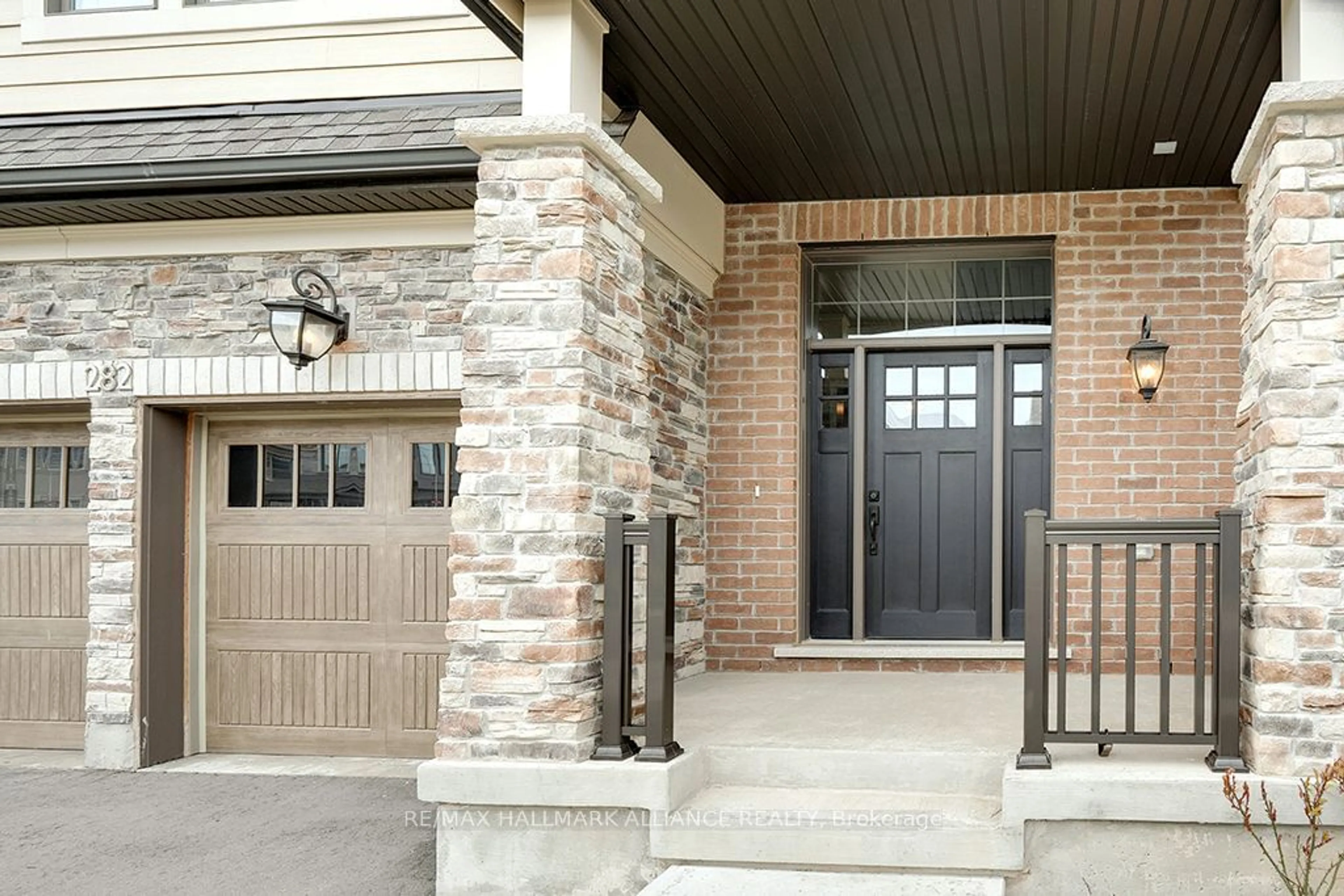 Indoor entryway for 282 Bethpage Dr, Oakville Ontario L6M 5K9