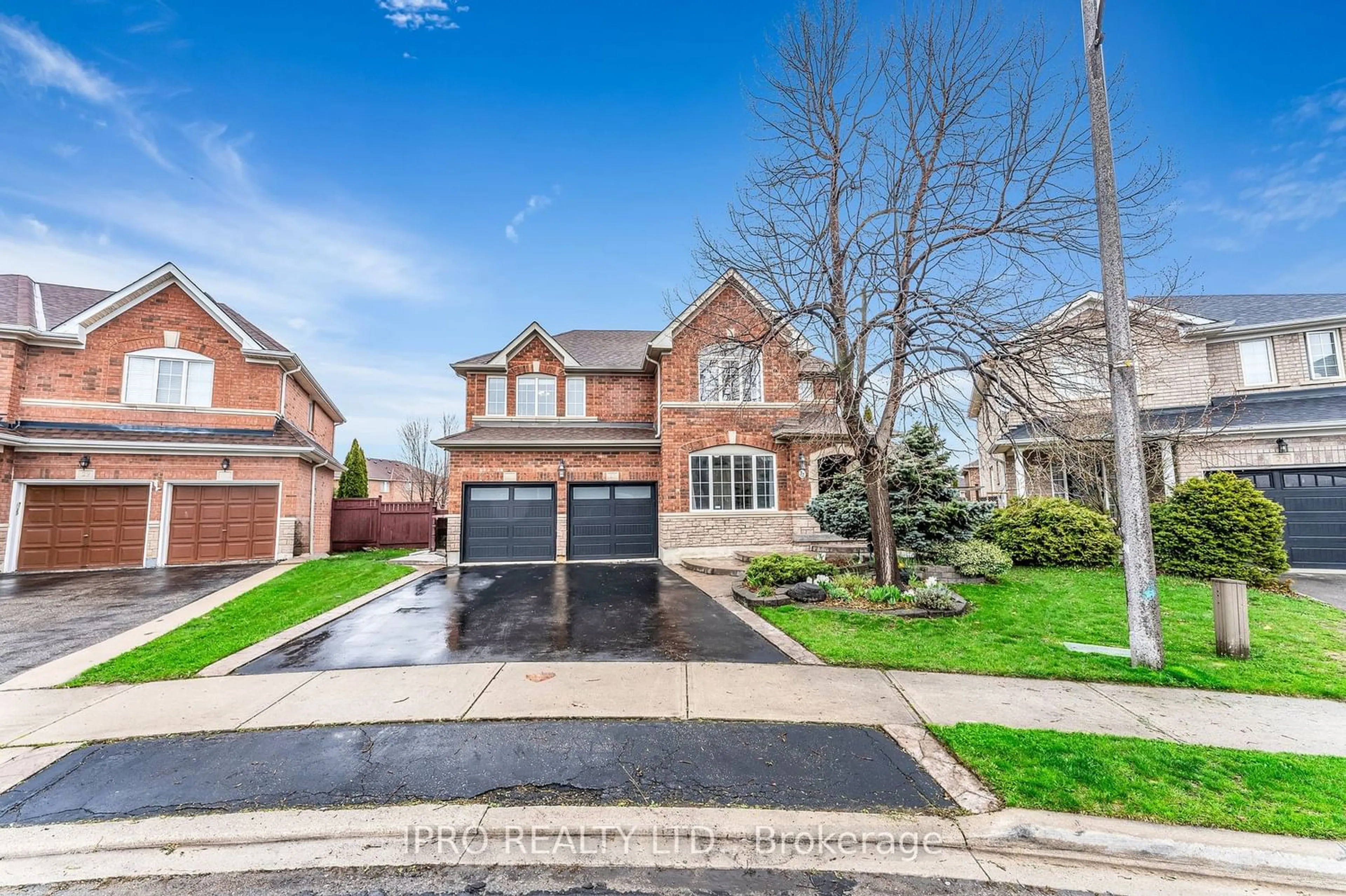 Home with brick exterior material for 27 Linderwood Dr, Brampton Ontario L7A 1S3