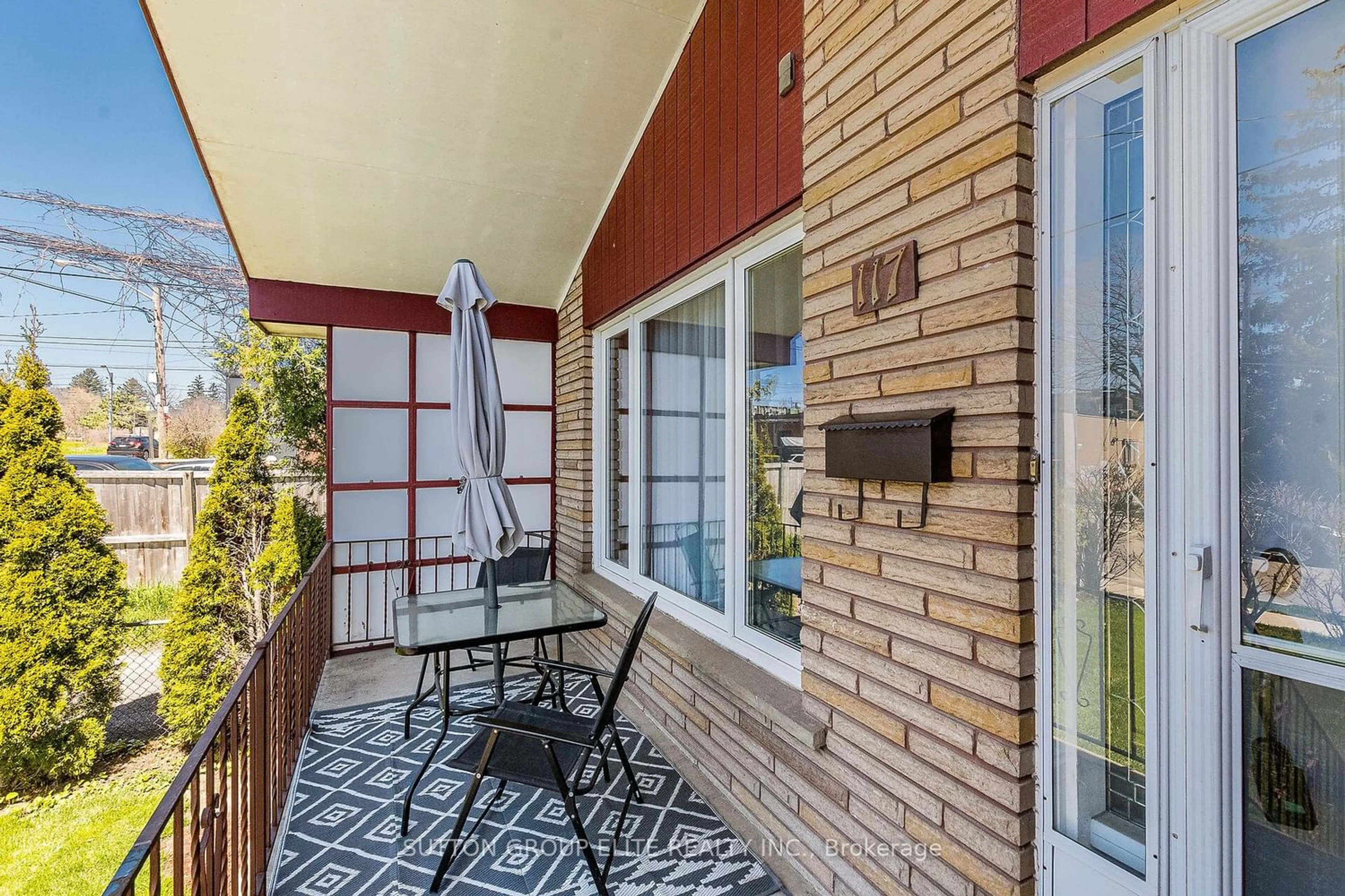 Patio for 117 Fortieth St, Toronto Ontario M8W 3N2