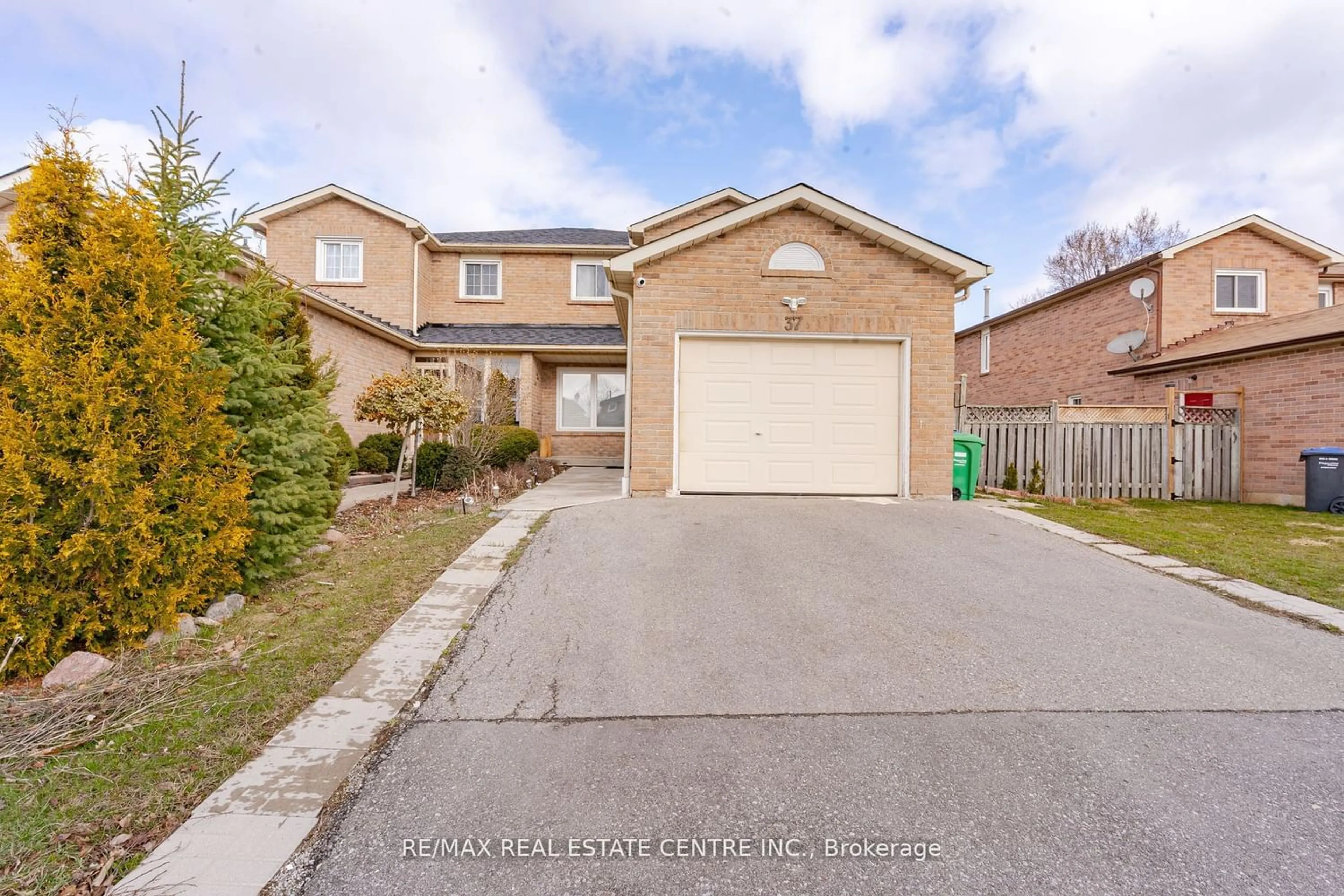 Frontside or backside of a home for 37 Ebby Ave, Brampton Ontario L6Z 3T1