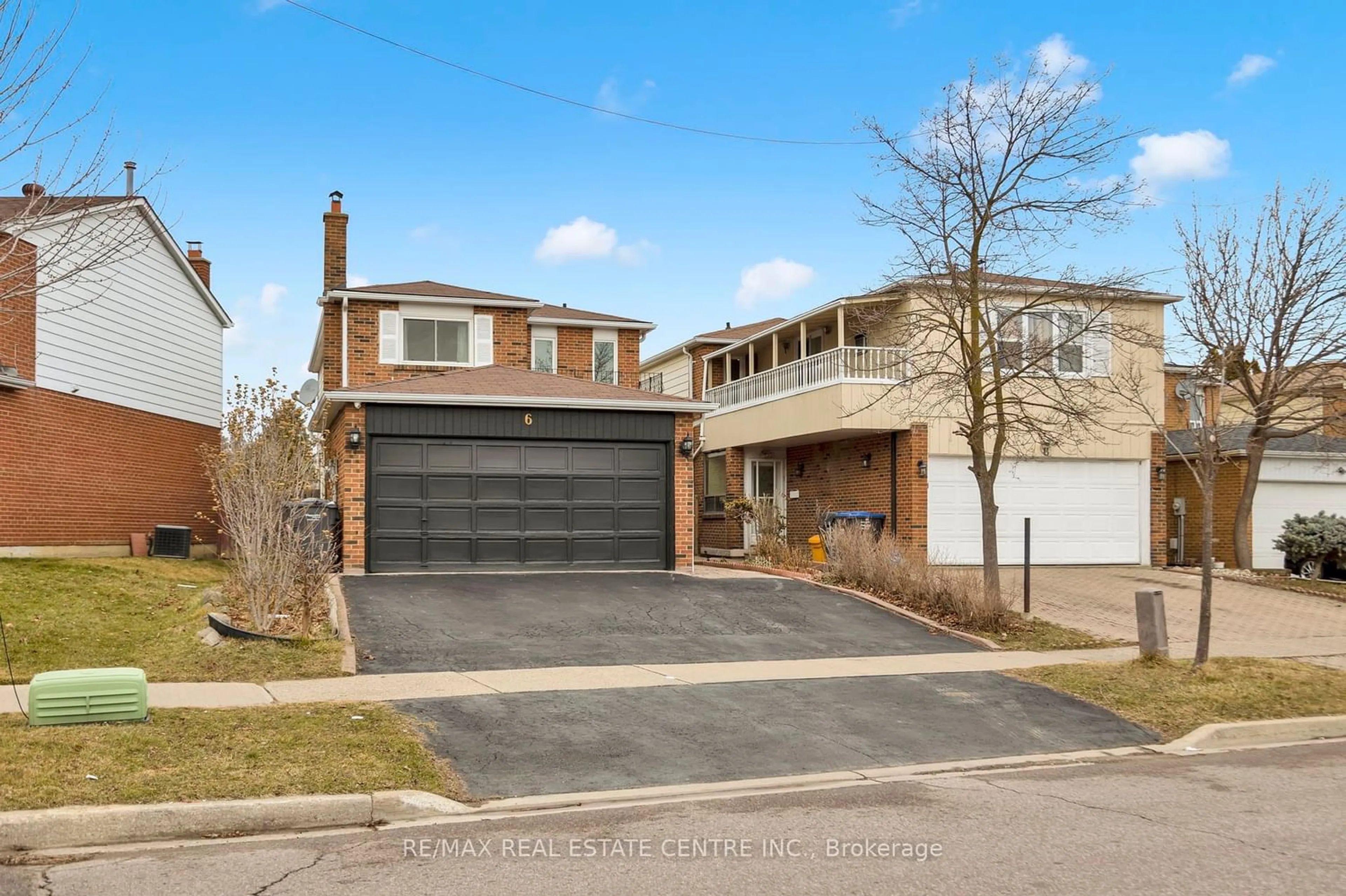 Frontside or backside of a home for 6 Banting Cres, Brampton Ontario L6Y 2L8