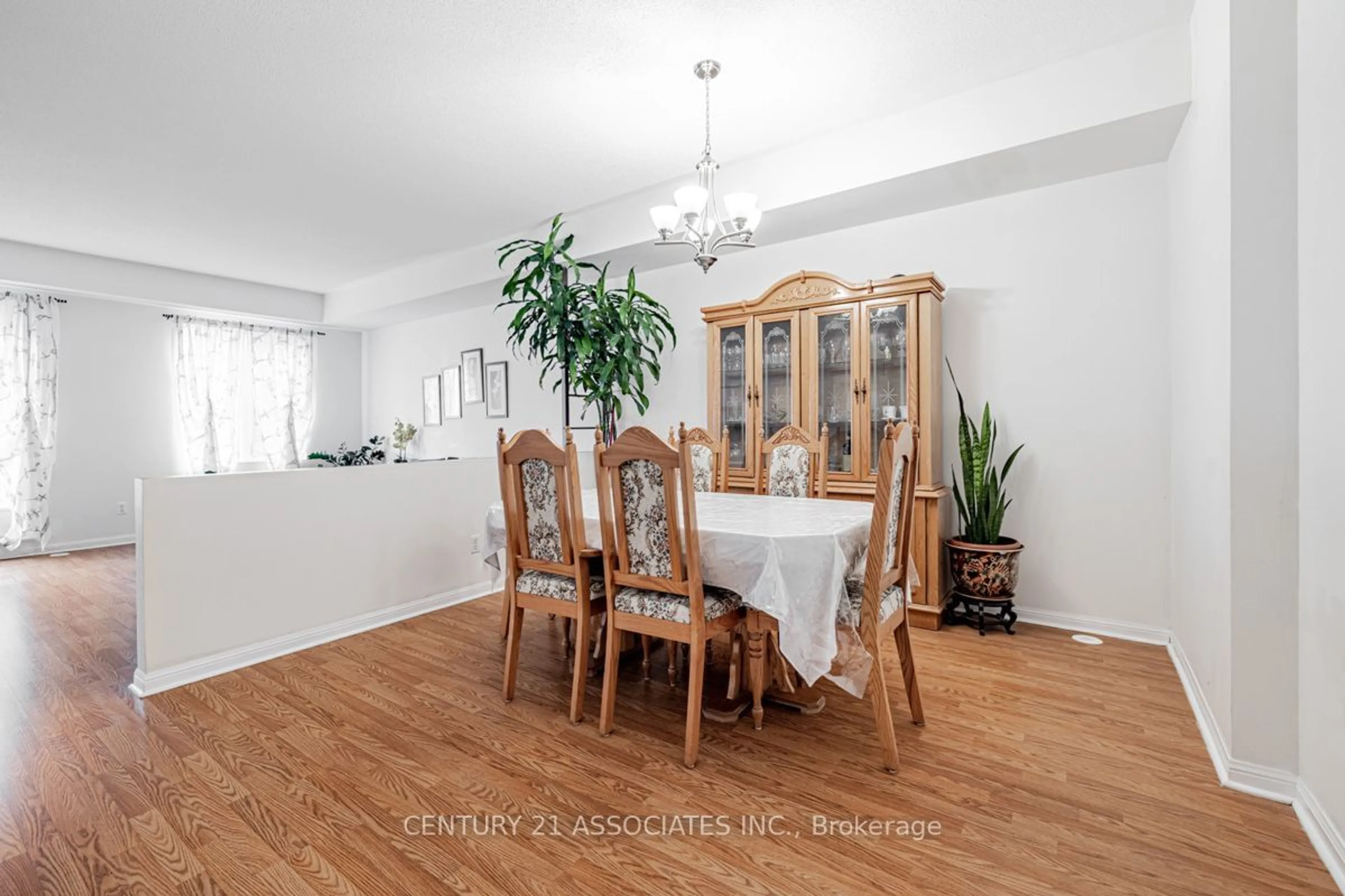 Dining room for 3029 Finch Ave #13, Toronto Ontario M9M 0A2