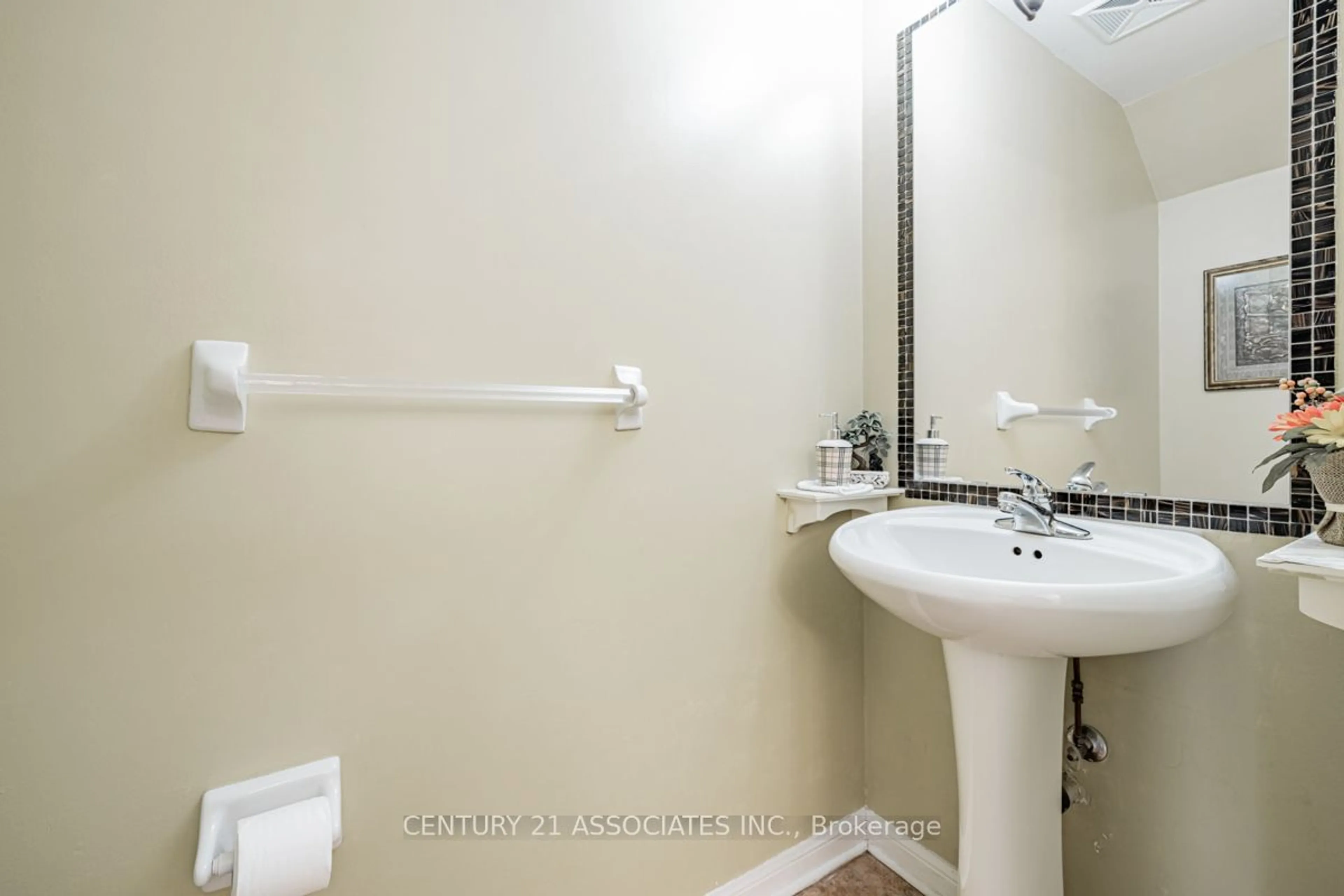 Bathroom for 3029 Finch Ave #13, Toronto Ontario M9M 0A2