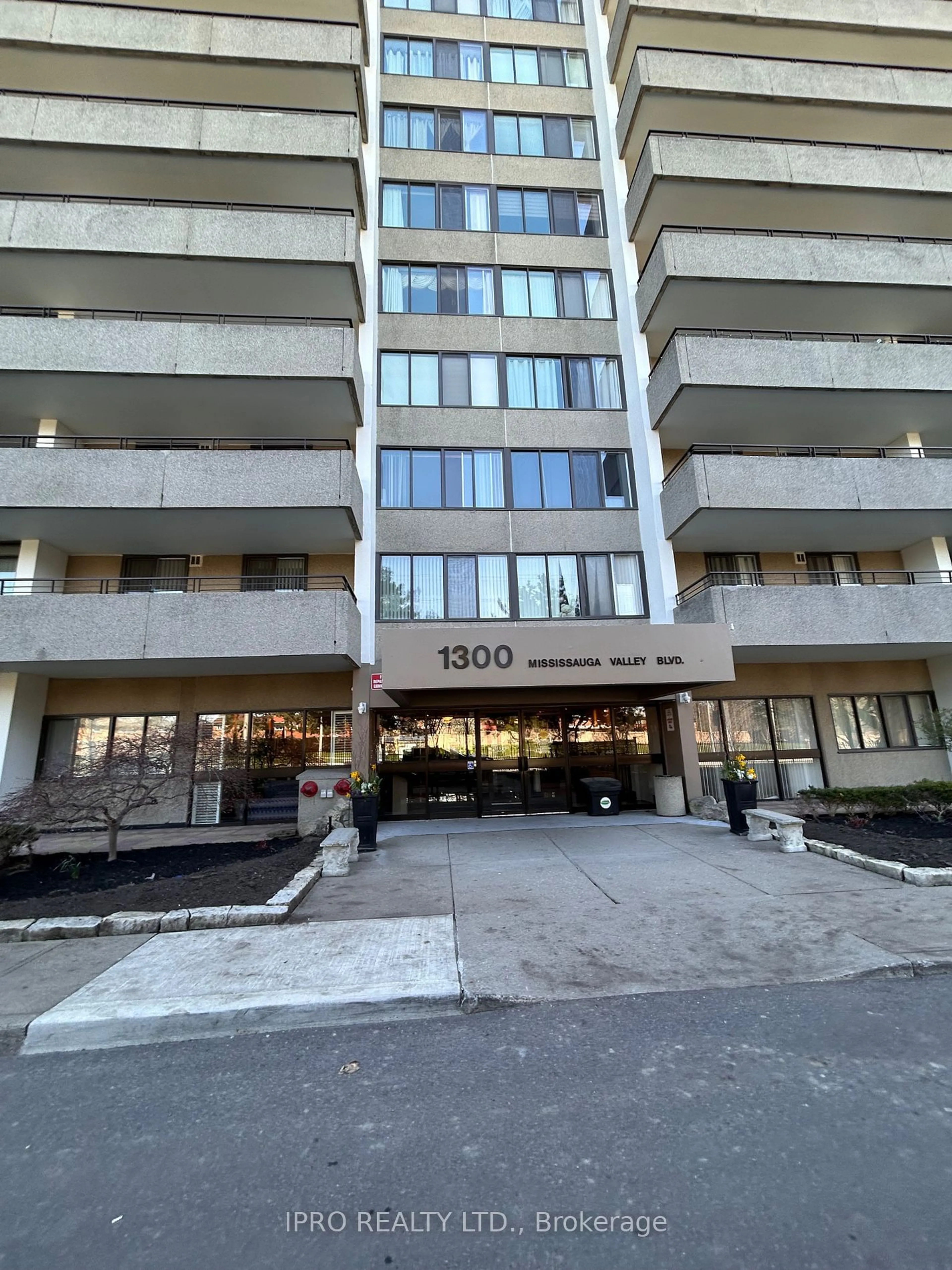 Outside view for 1300 Mississauga Valley Blvd #1405, Mississauga Ontario L5A 3S9