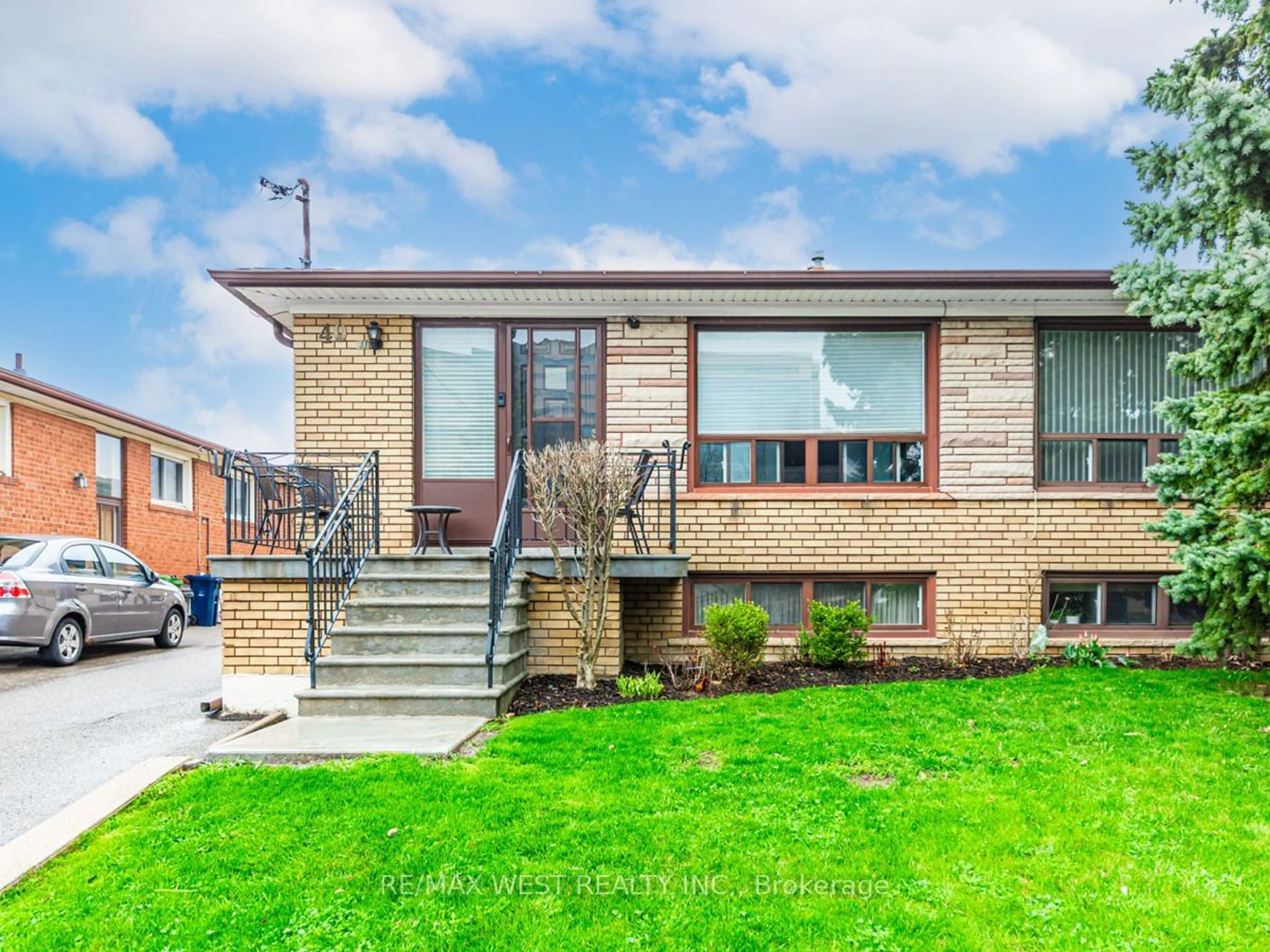 Home with brick exterior material for 40 Wintergreen Rd, Toronto Ontario M3M 2J2