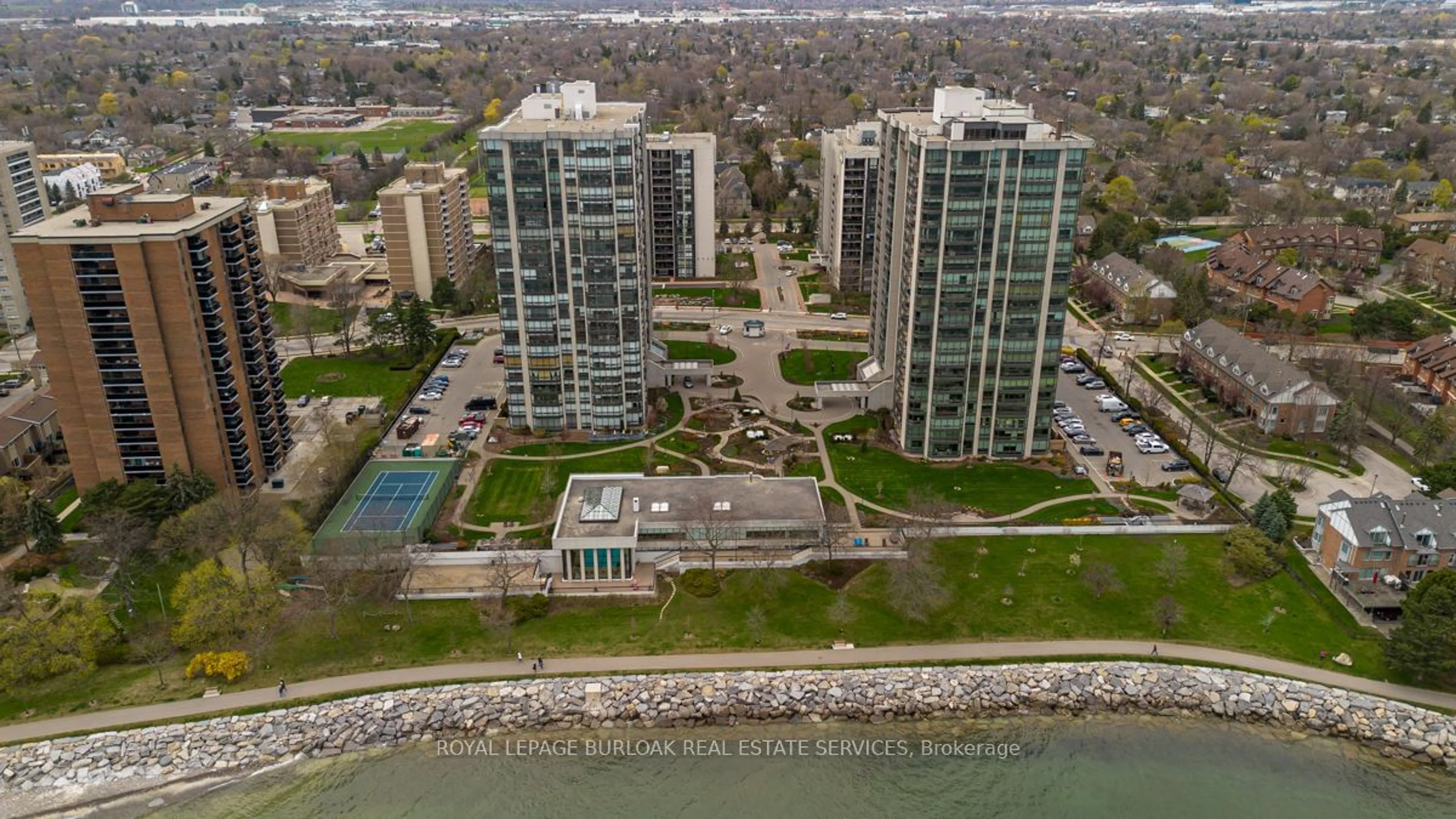 A pic from exterior of the house or condo for 2170 Marine Dr #1901, Oakville Ontario L6L 5V1