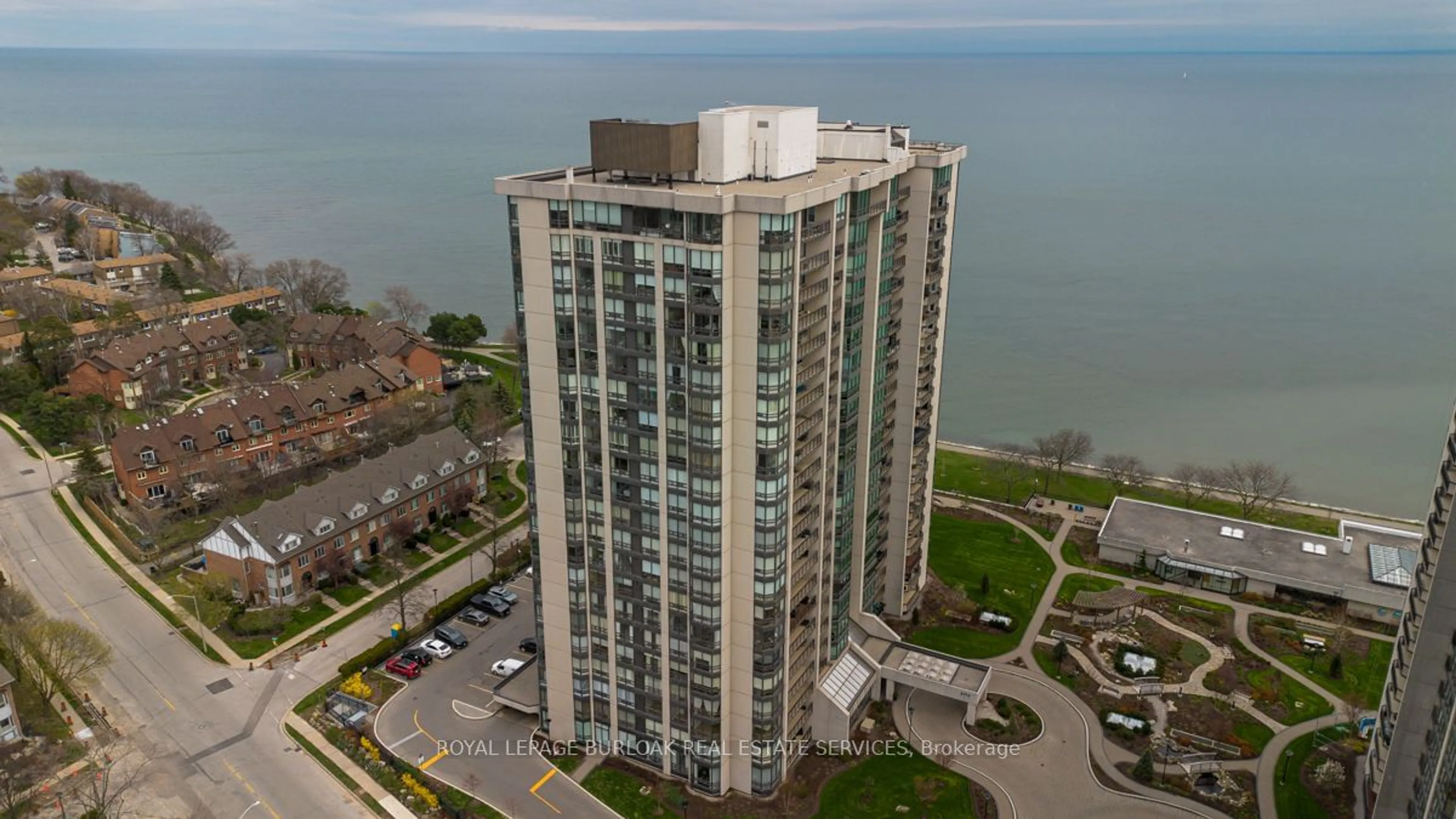 A pic from exterior of the house or condo for 2170 Marine Dr #1901, Oakville Ontario L6L 5V1
