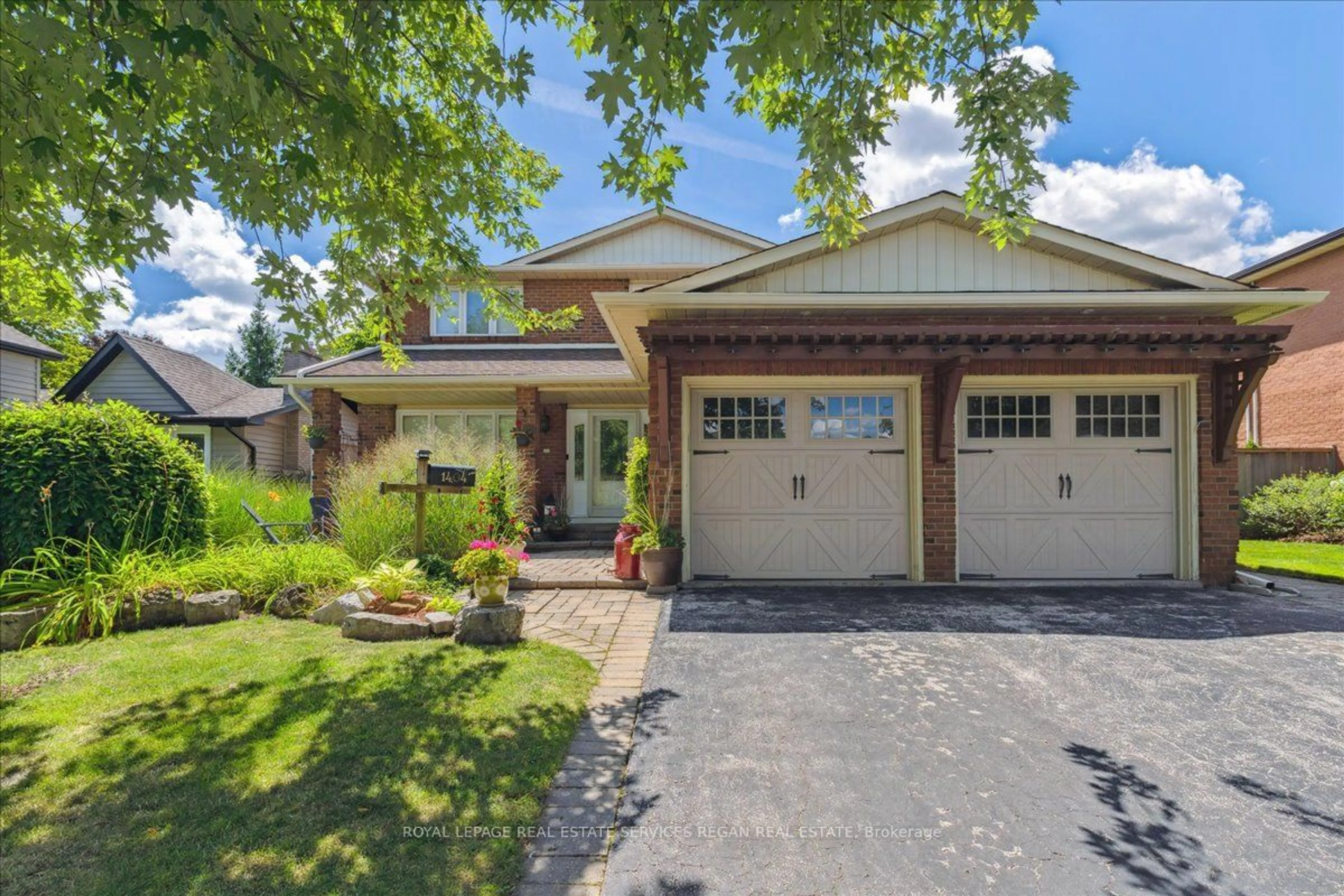 Home with brick exterior material for 1404 Kathleen Cres, Oakville Ontario L6H 2G7