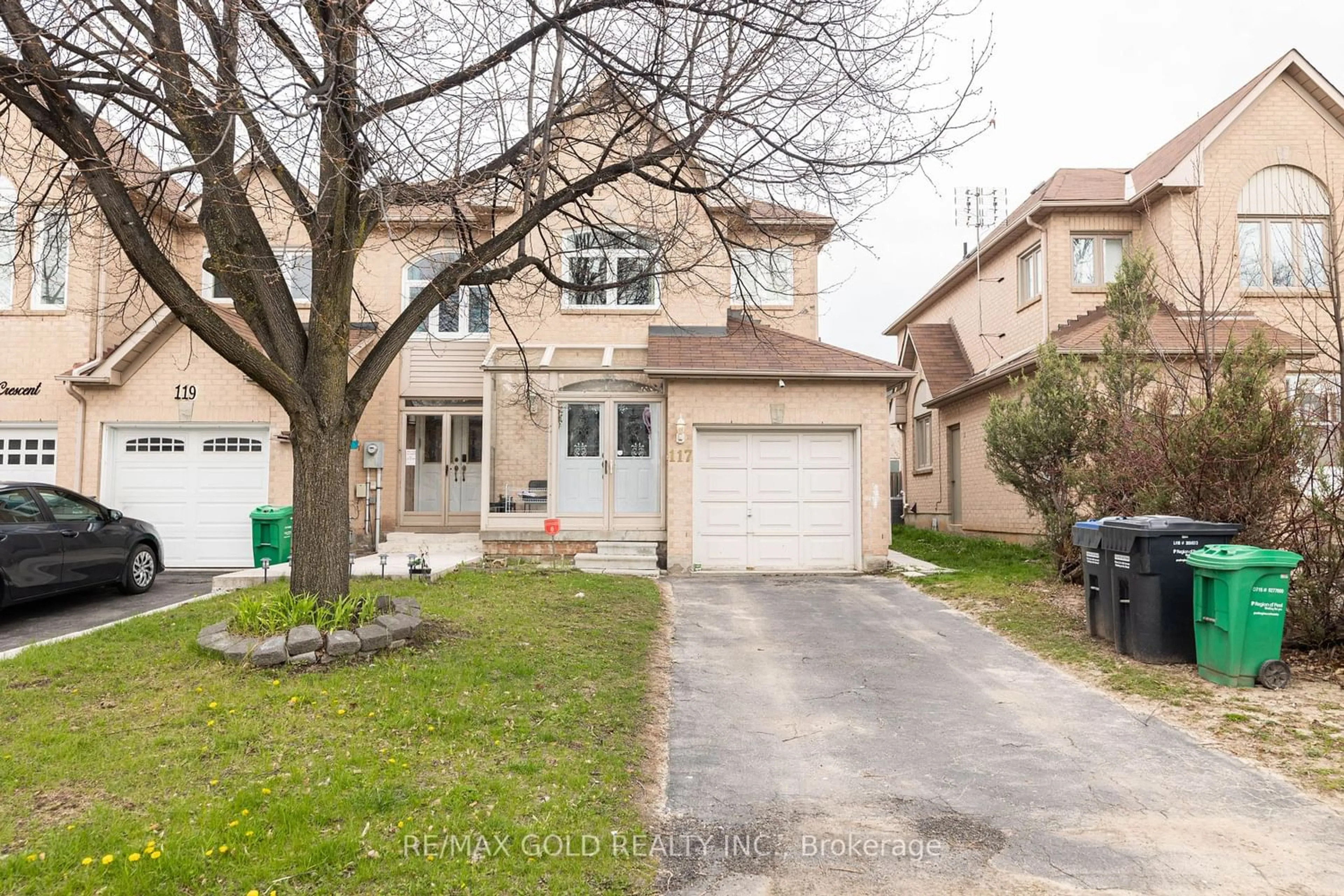 A pic from exterior of the house or condo for 117 Richwood Cres, Brampton Ontario L6X 4N3