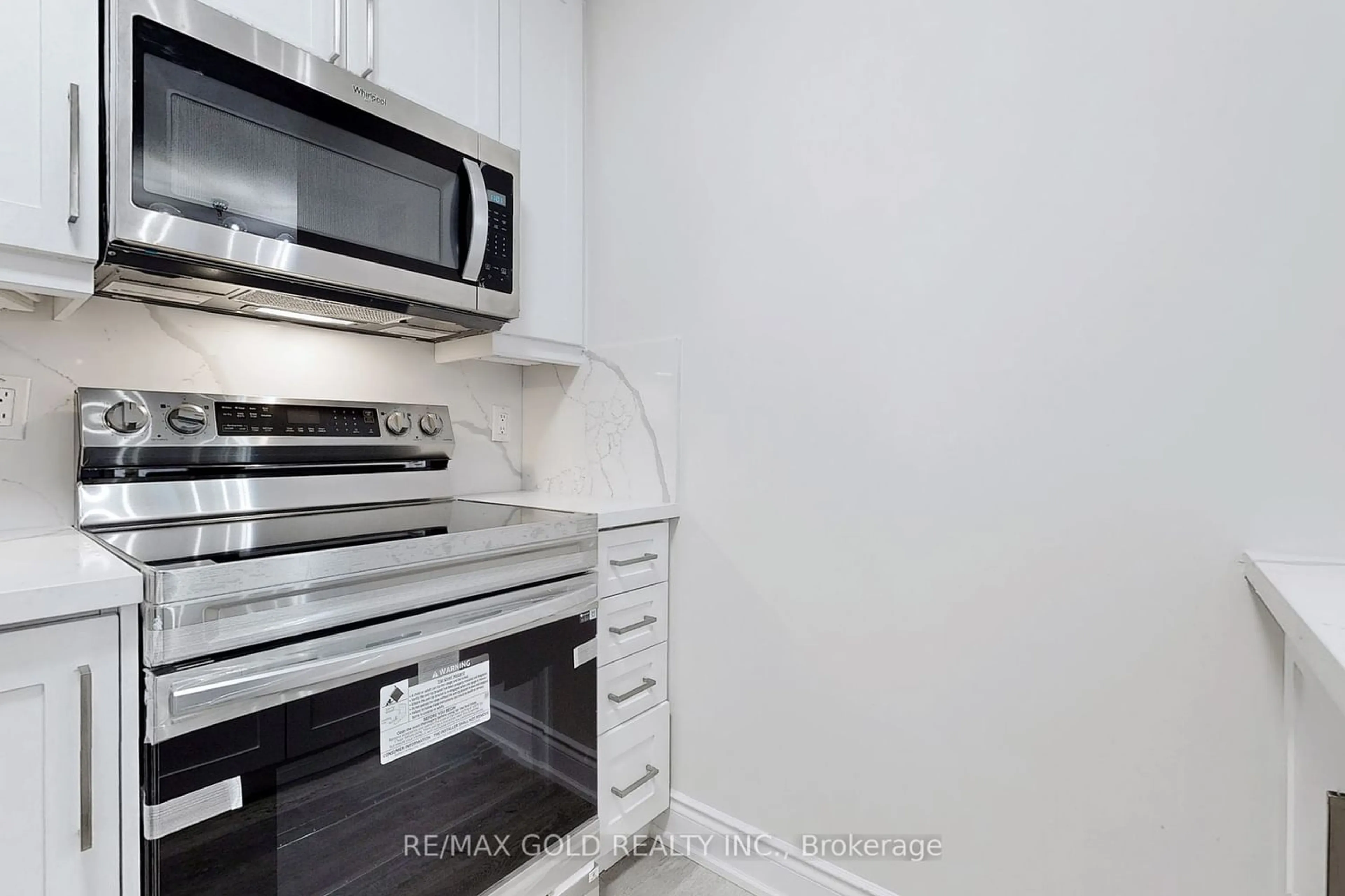 Standard kitchen for 2087 Lake Shore Blvd #803, Toronto Ontario M8V 4G3
