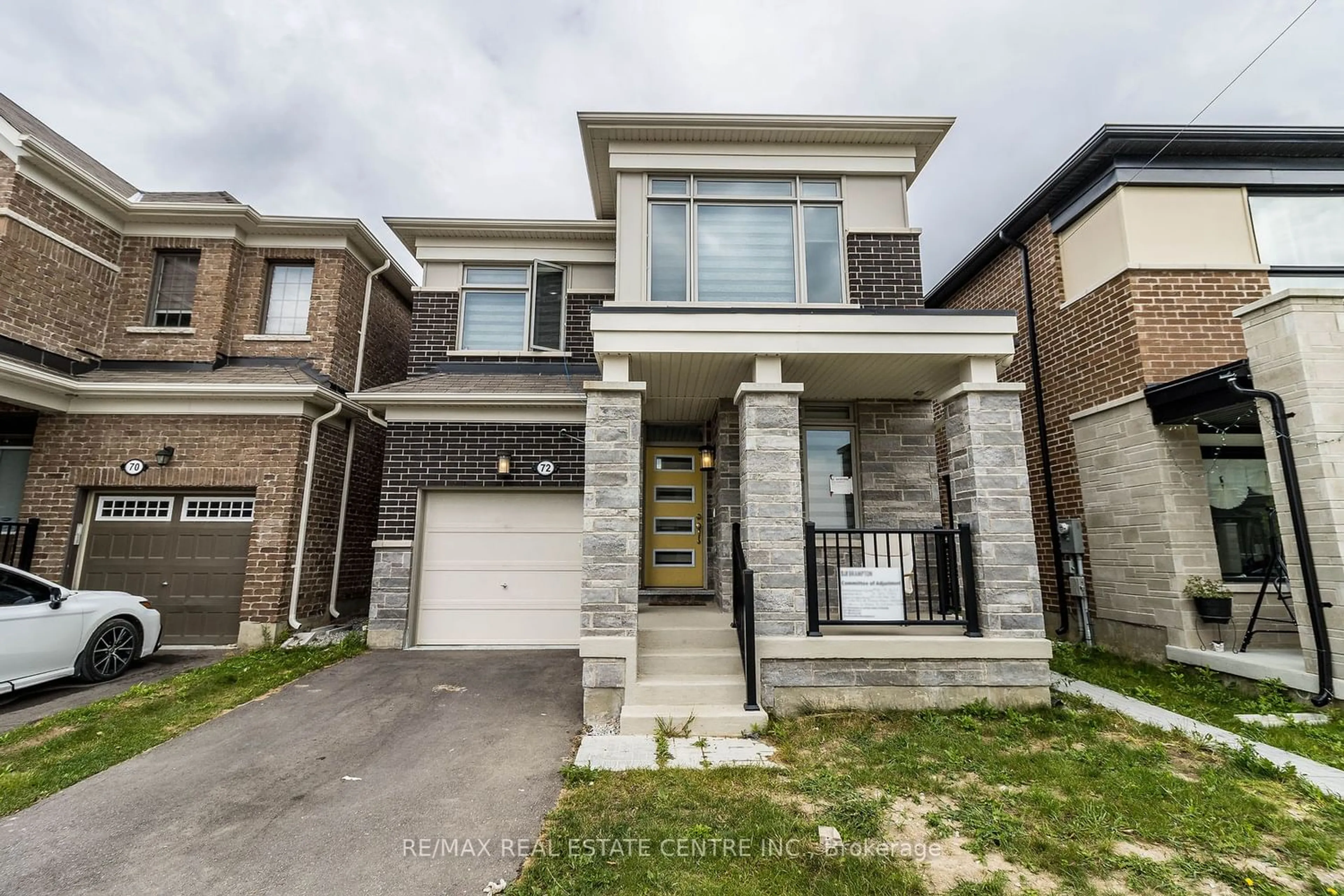 Frontside or backside of a home for 72 Circus Cres, Brampton Ontario L7A 5E1