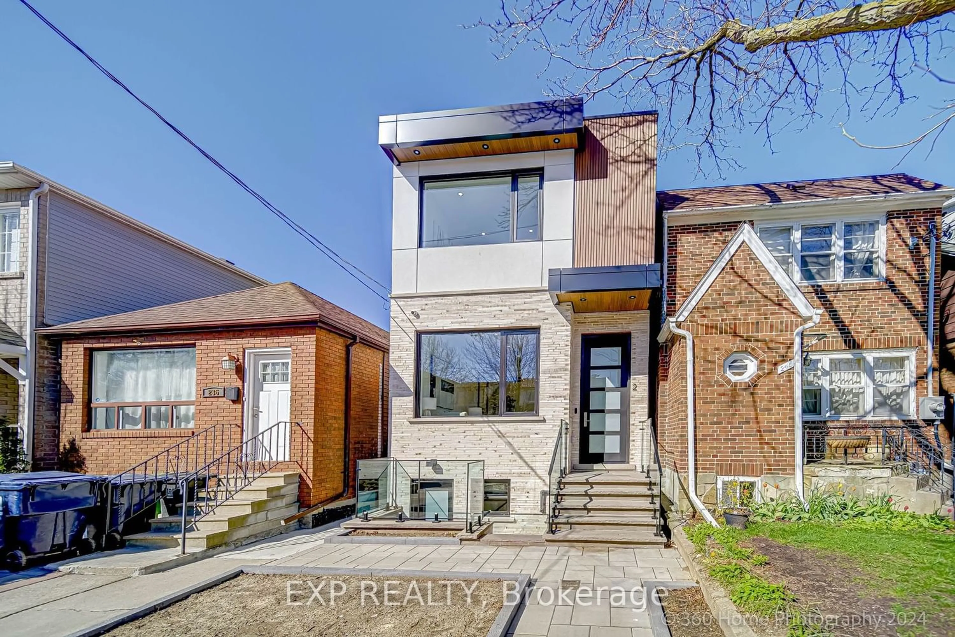 Home with brick exterior material for 238 Harvie Ave, Toronto Ontario M6E 4K6