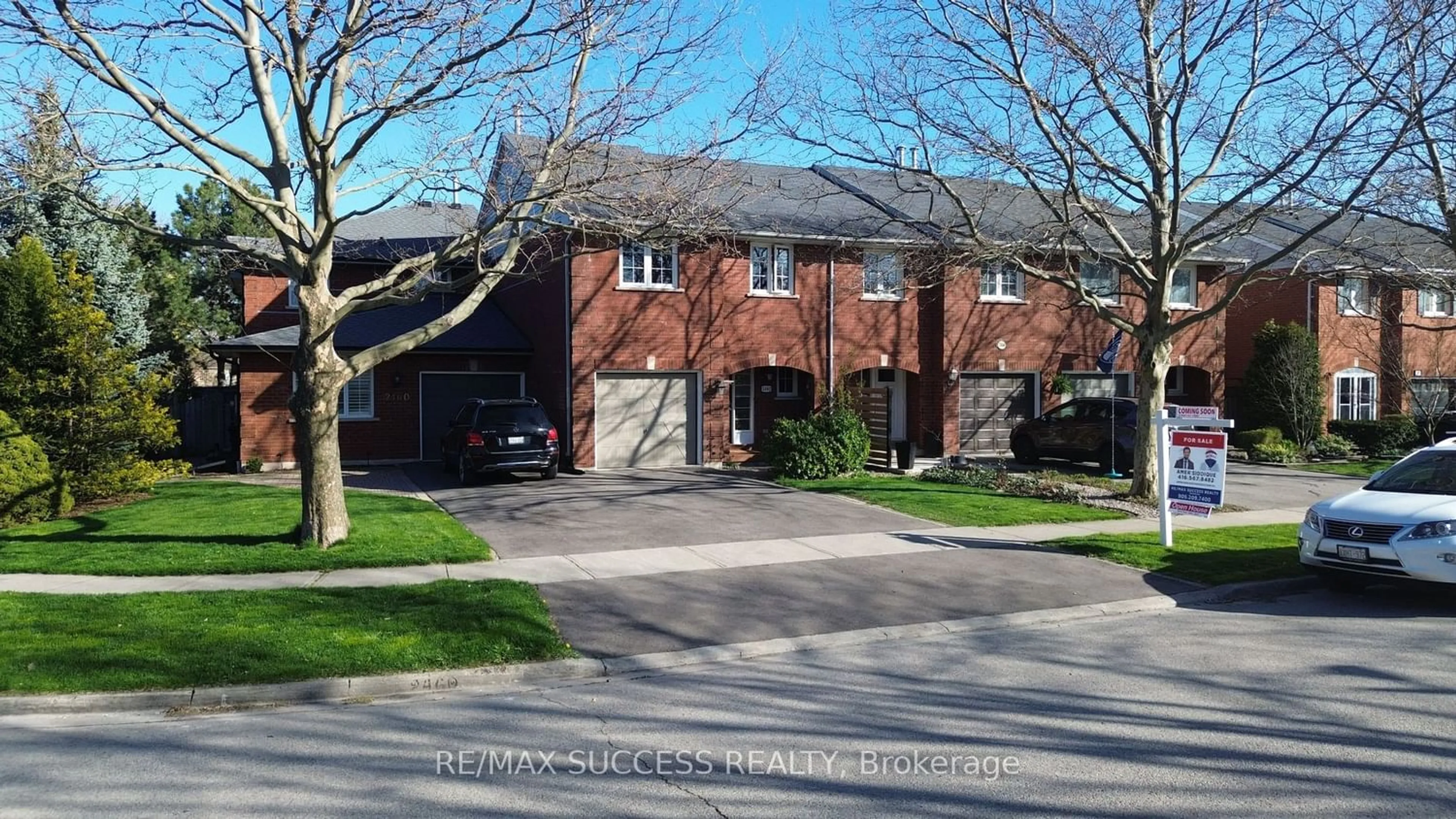 A pic from exterior of the house or condo for 2462 Stefi Tr, Oakville Ontario L6H 5Y4