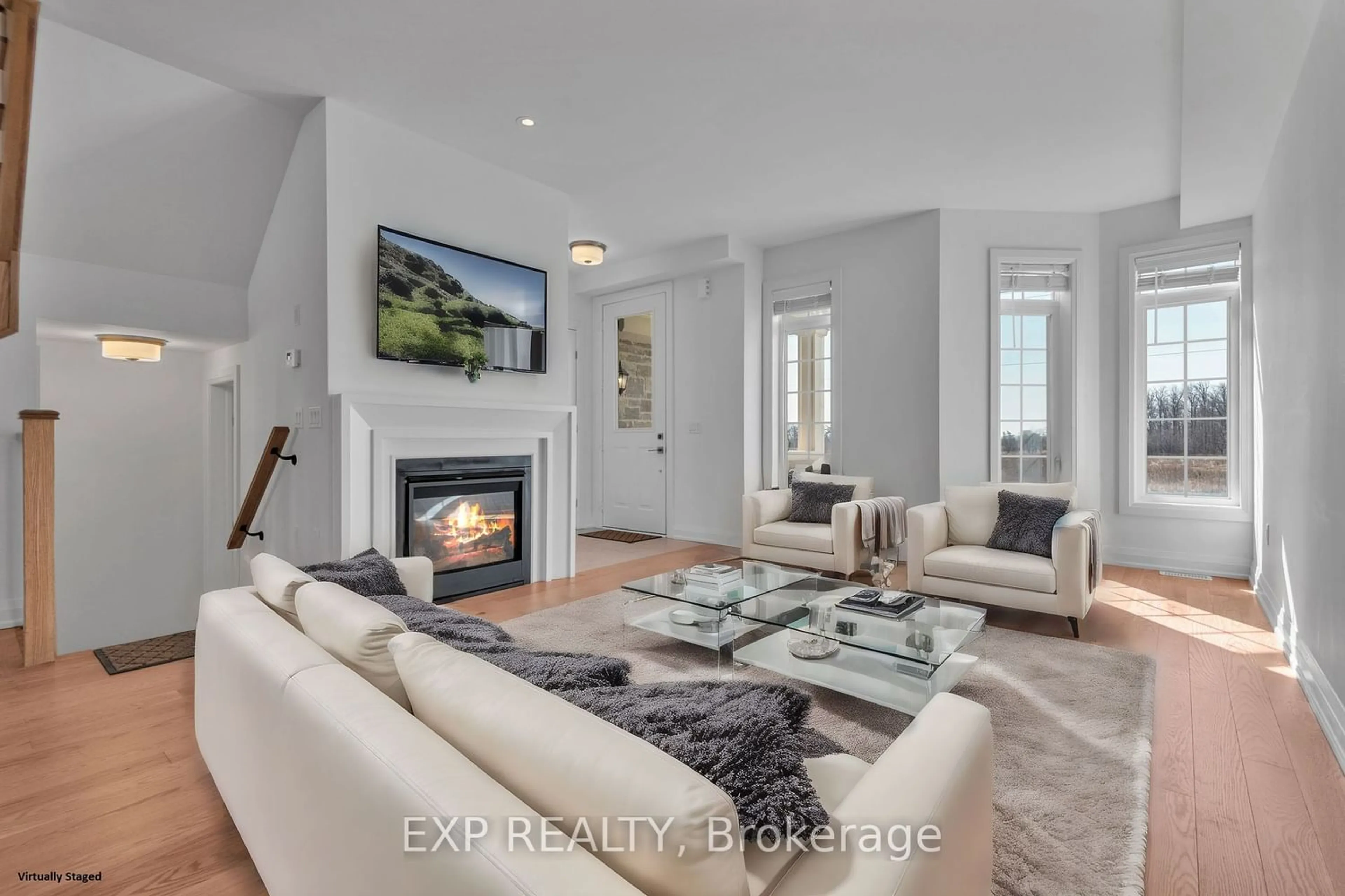 Living room for 4021 Sixth Line, Oakville Ontario L6H 3P8