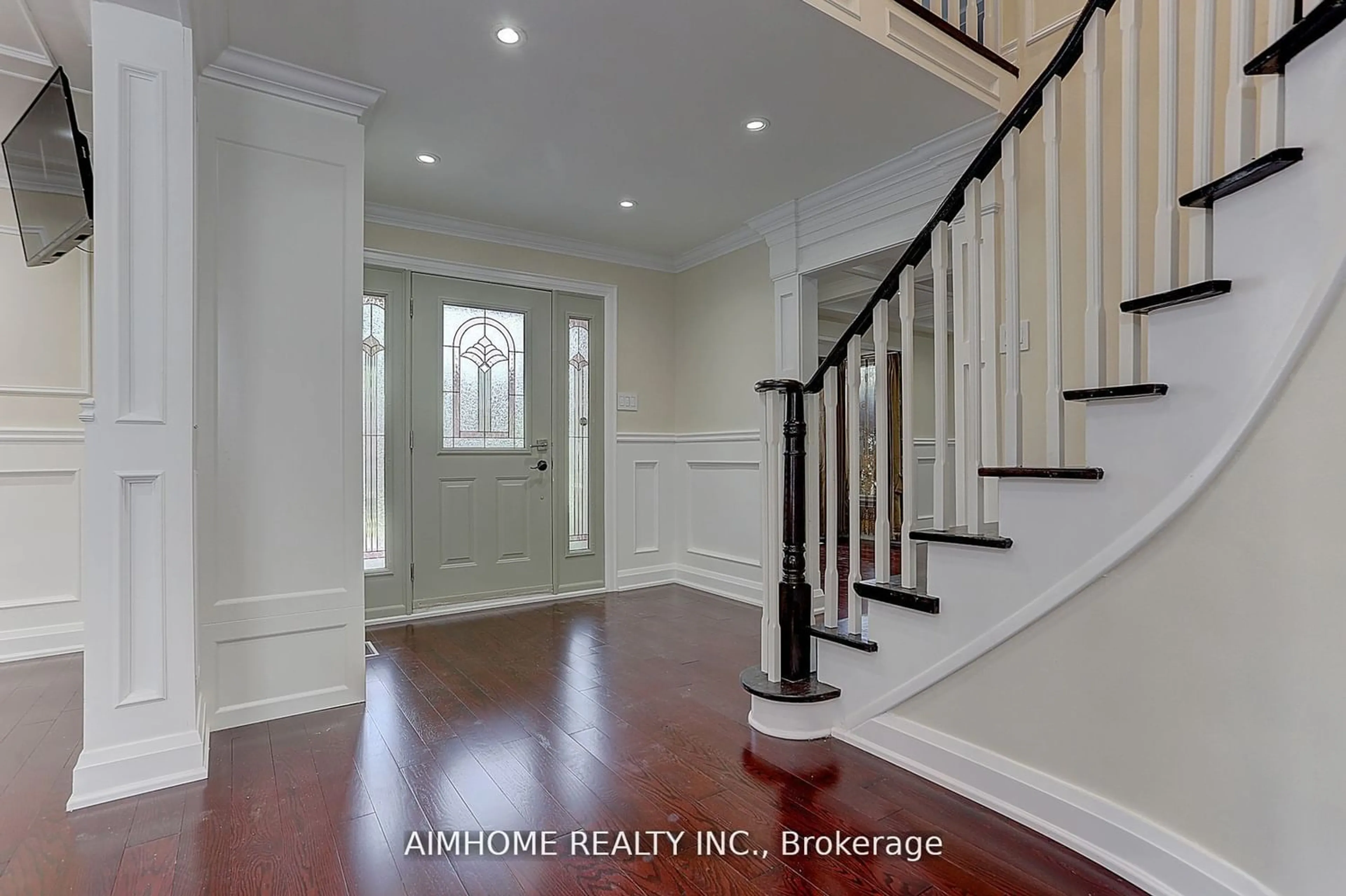 Indoor entryway for 1694 Wembury Rd, Mississauga Ontario L5J 4G3