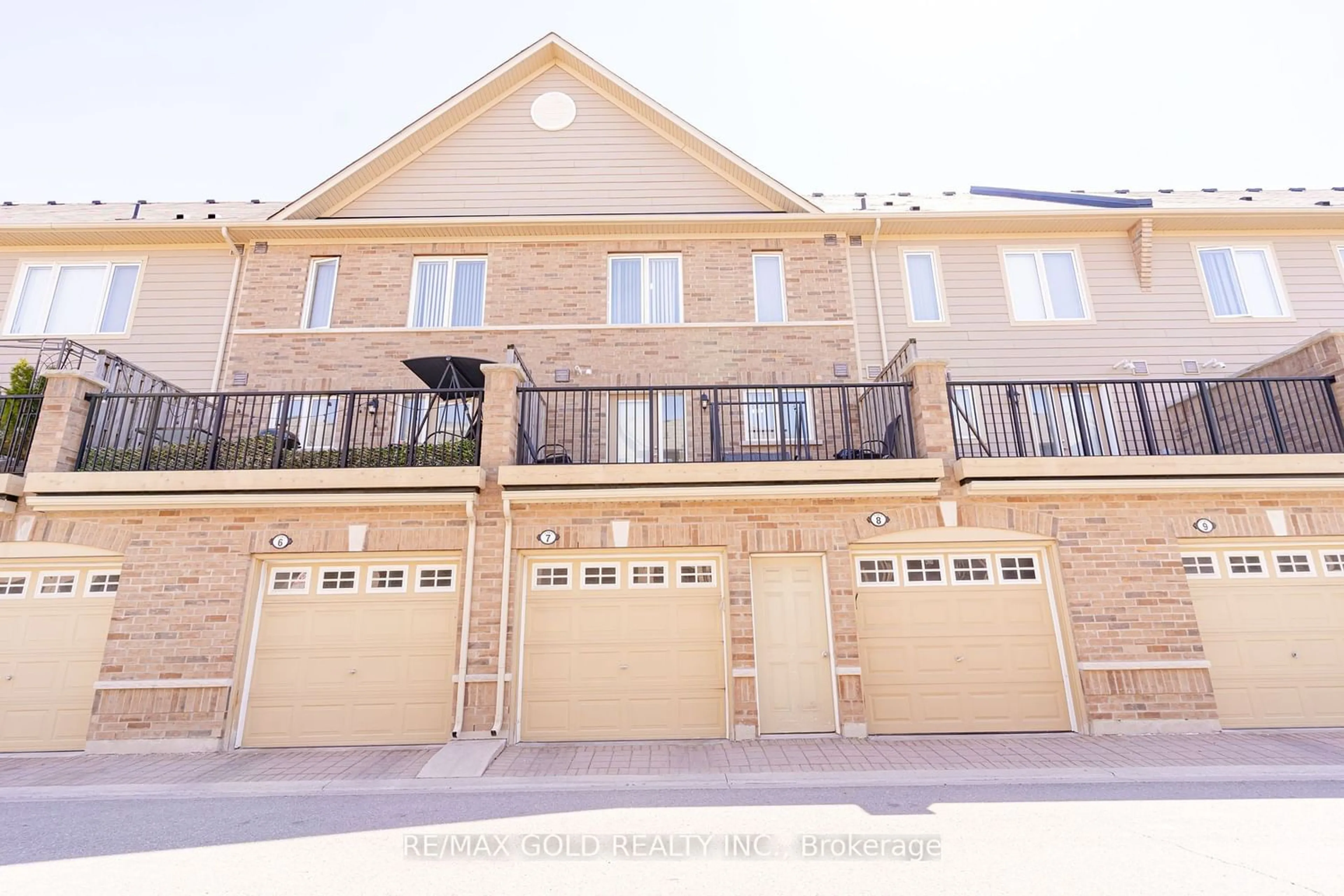 A pic from exterior of the house or condo for 3185 Boxford Cres #7, Mississauga Ontario L5M 0X1