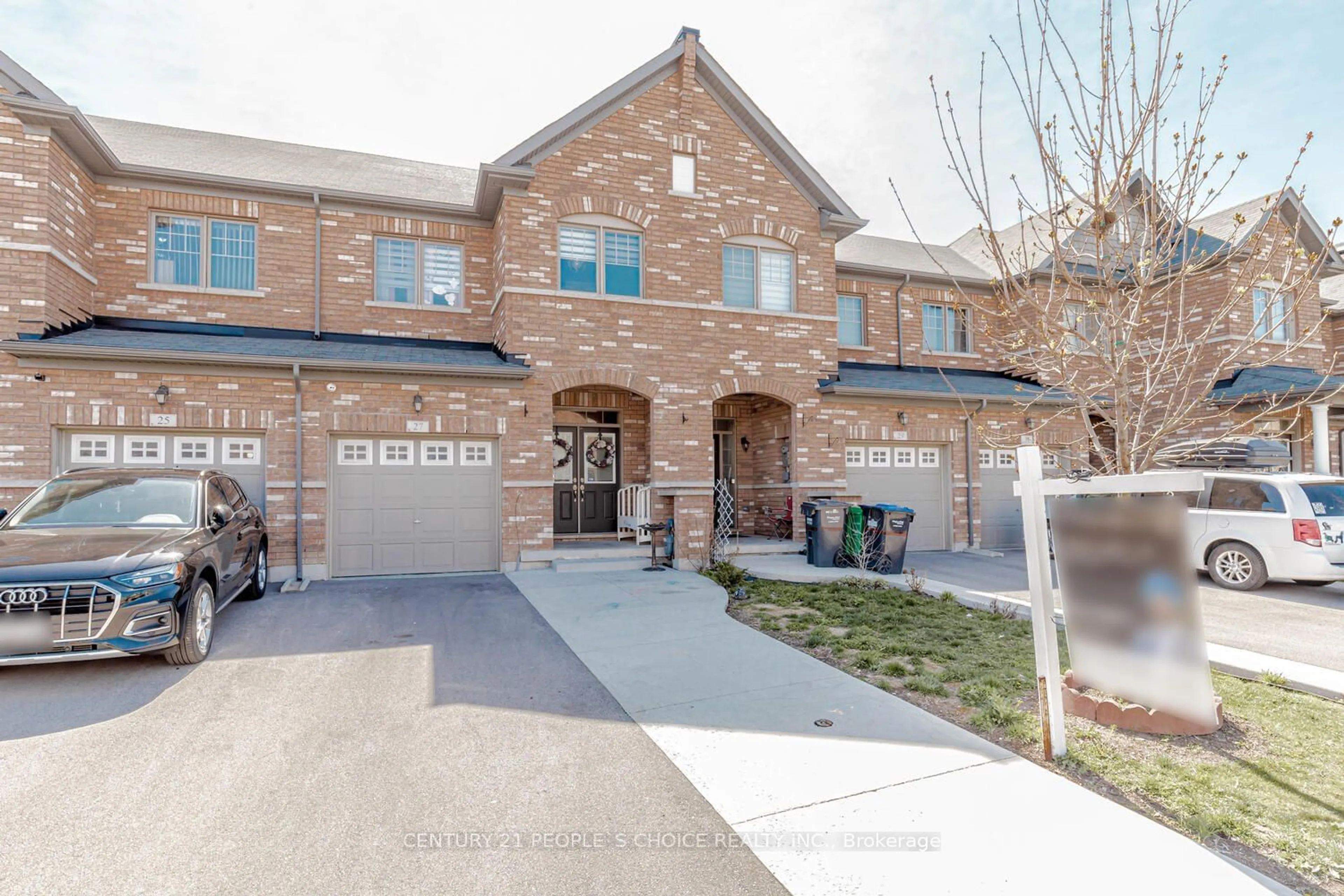 A pic from exterior of the house or condo for 27 Davenfield Circ, Brampton Ontario L6P 4M2