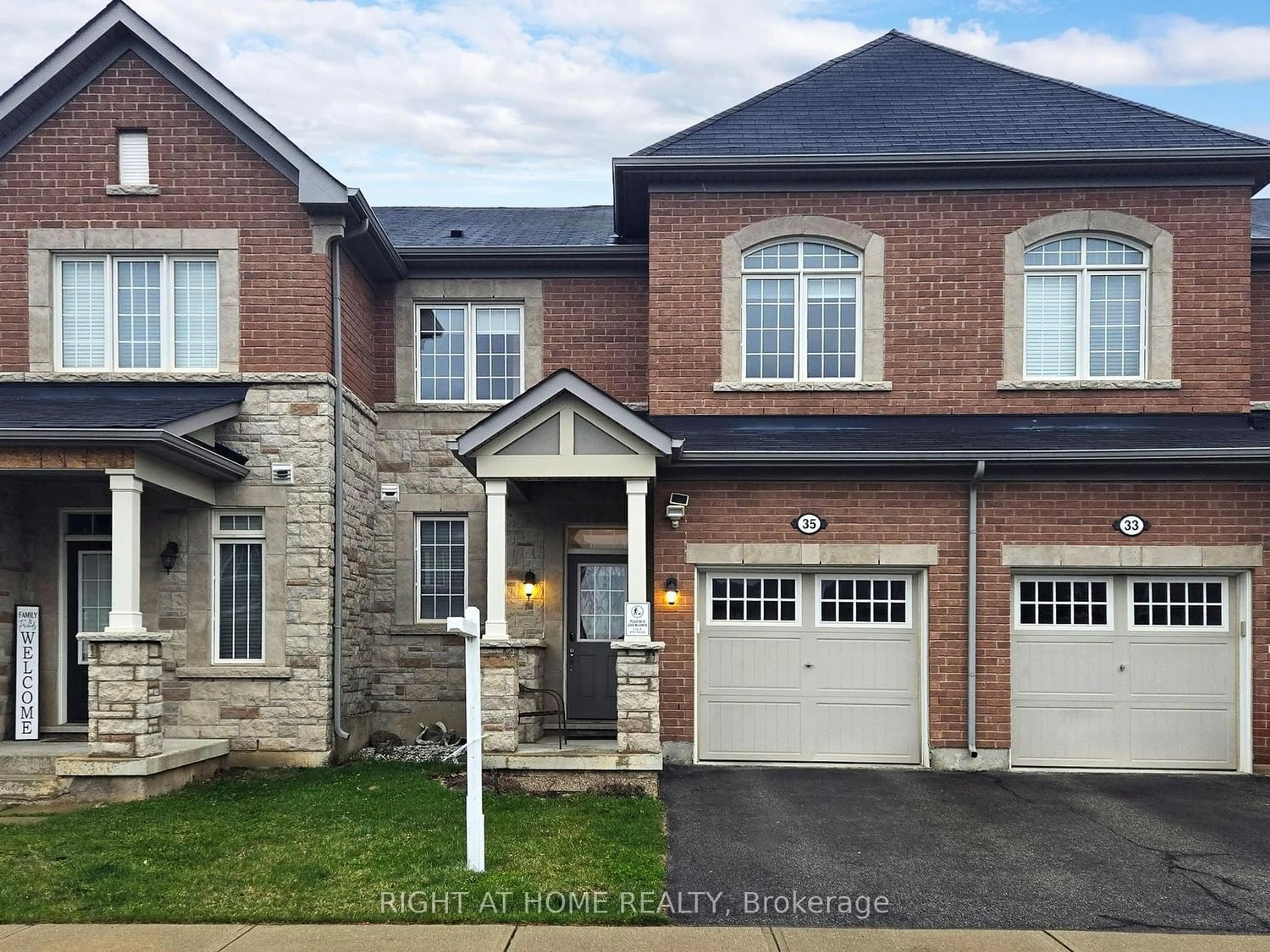 Home with brick exterior material for 35 Dredge Crt, Milton Ontario L9T 8T1