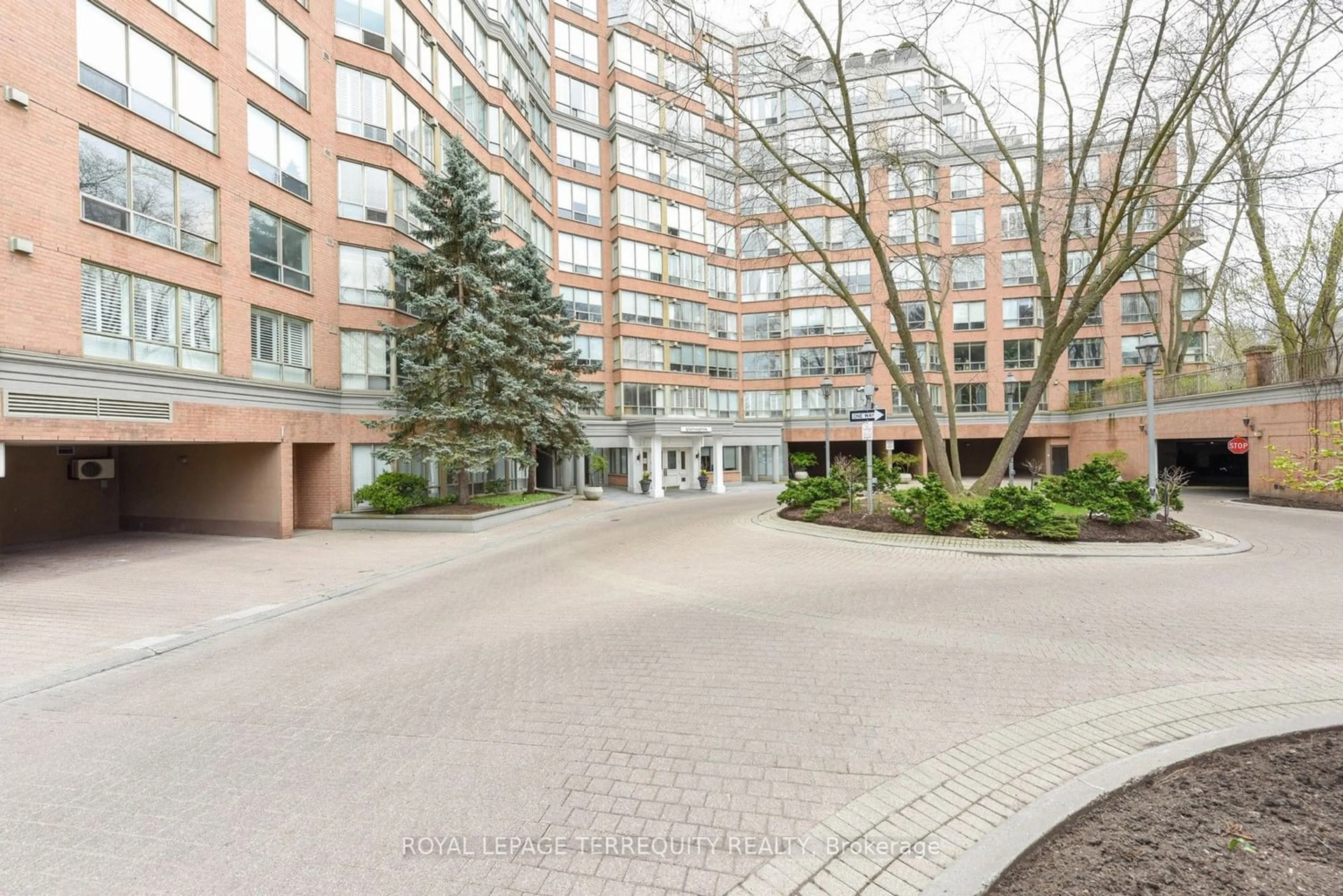 A pic from exterior of the house or condo for 1 Ripley Ave #811, Toronto Ontario M6S 4Z6