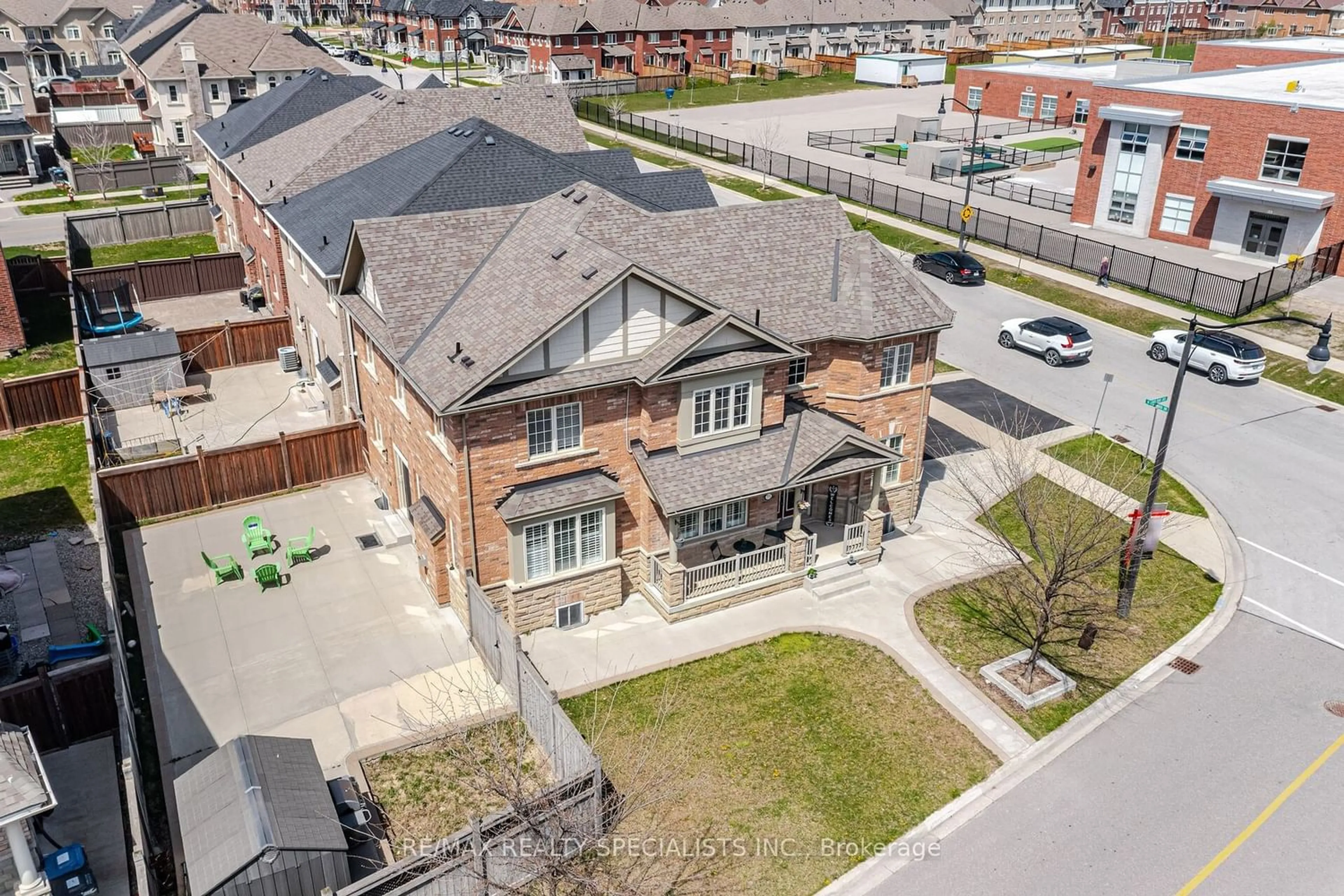 Home with brick exterior material for 71 Ledger Point Cres, Brampton Ontario L6R 3W1