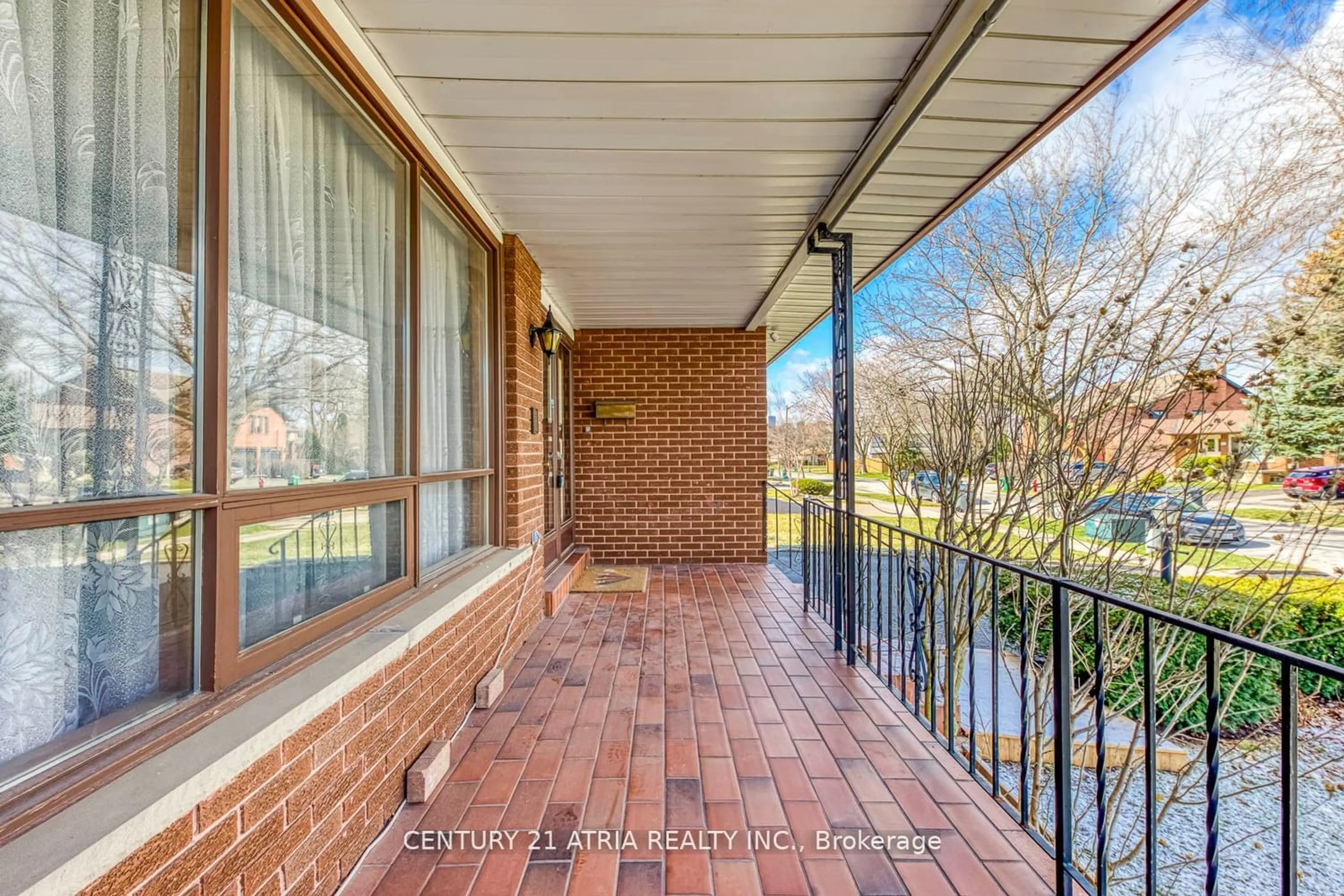 Patio for 648 Vermouth Ave, Mississauga Ontario L5A 2C2