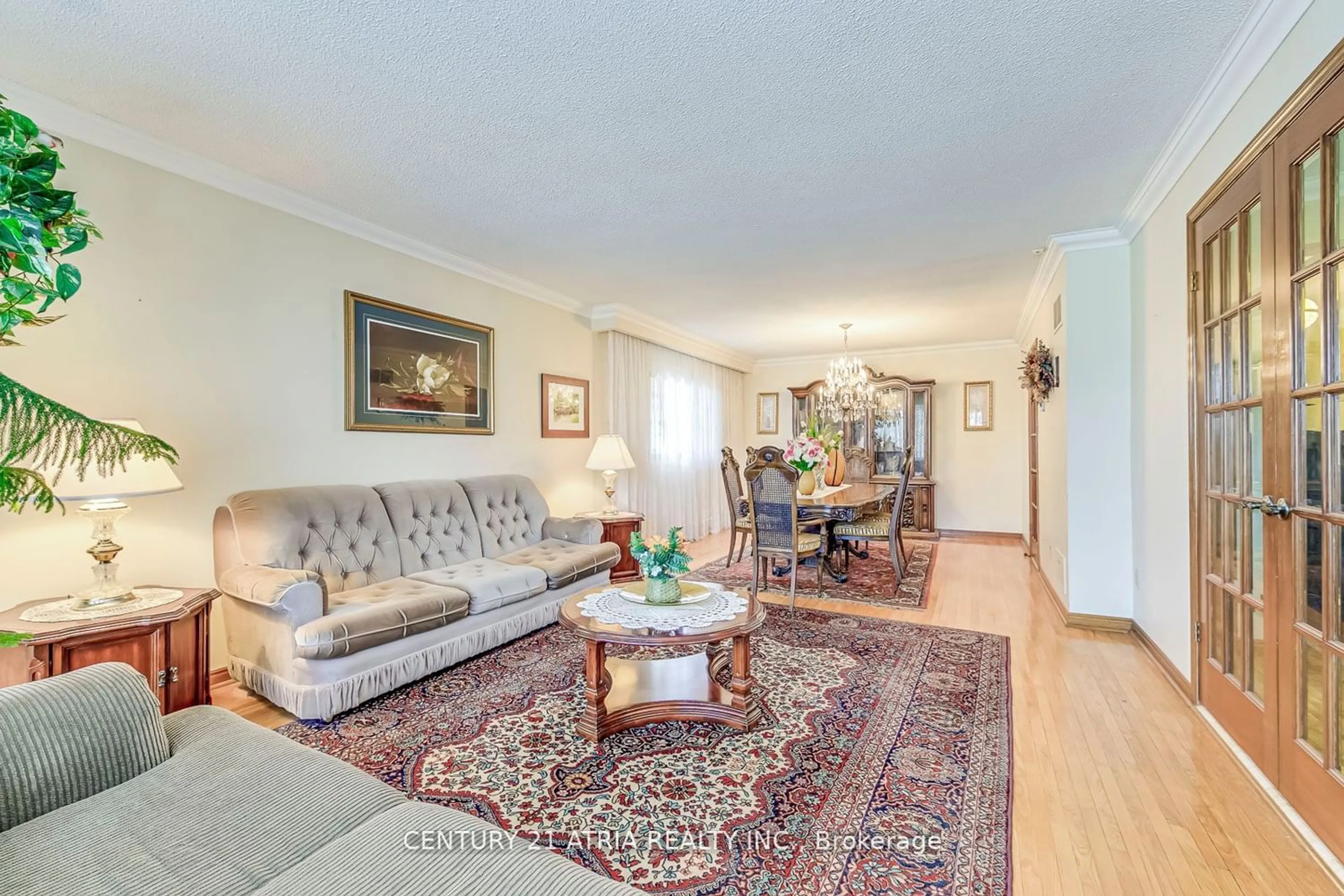 Living room for 648 Vermouth Ave, Mississauga Ontario L5A 2C2