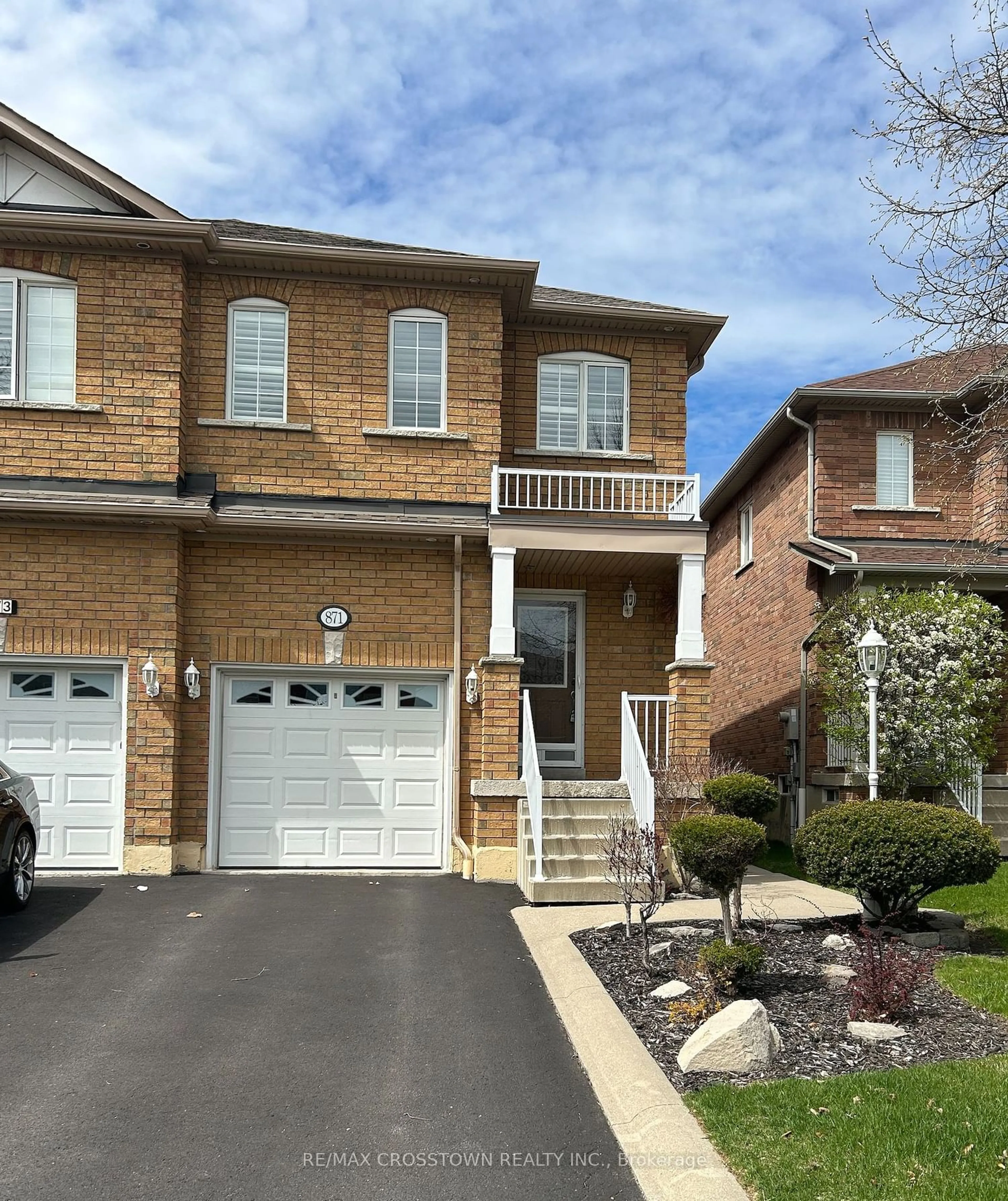 A pic from exterior of the house or condo for 871 Fable Cres, Mississauga Ontario L5W 1R4