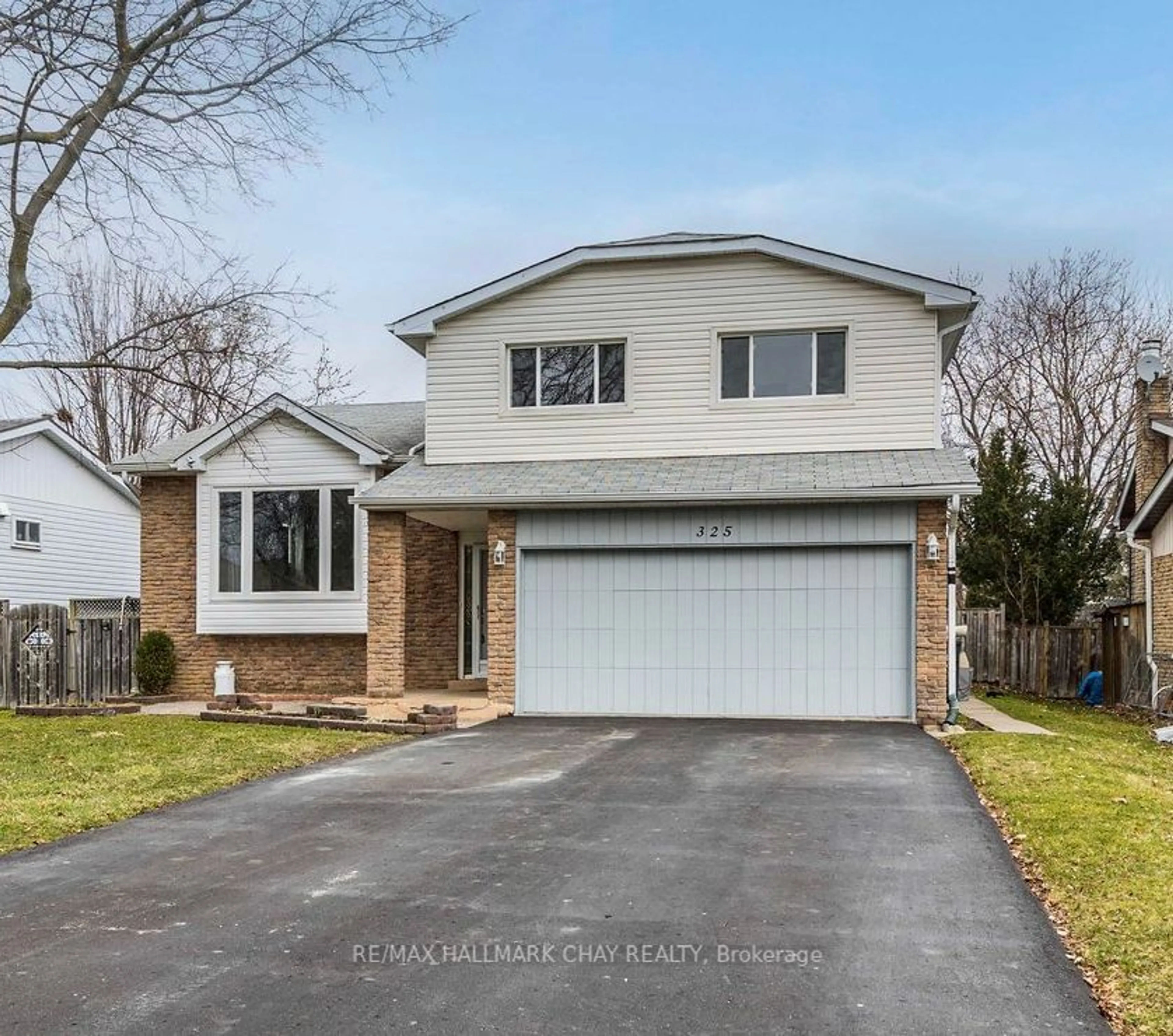 Frontside or backside of a home for 325 Kingsview Dr, Caledon Ontario L7E 3X8