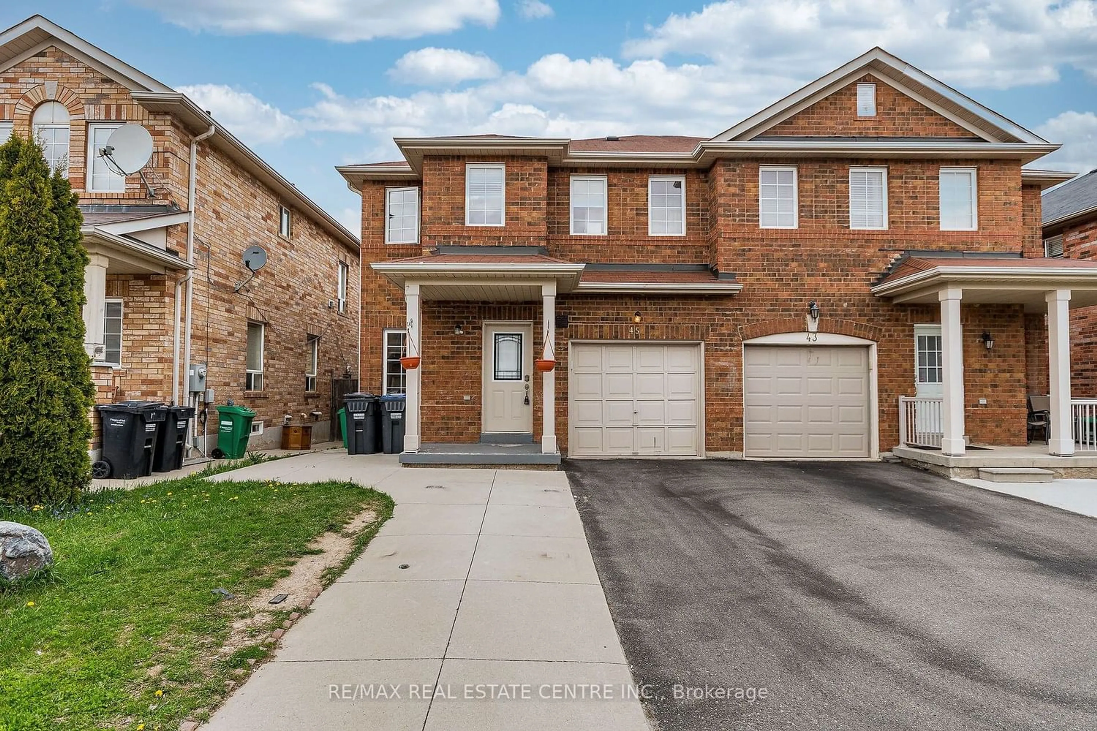 Home with brick exterior material for 45 Commodore Dr, Brampton Ontario L6X 0S6