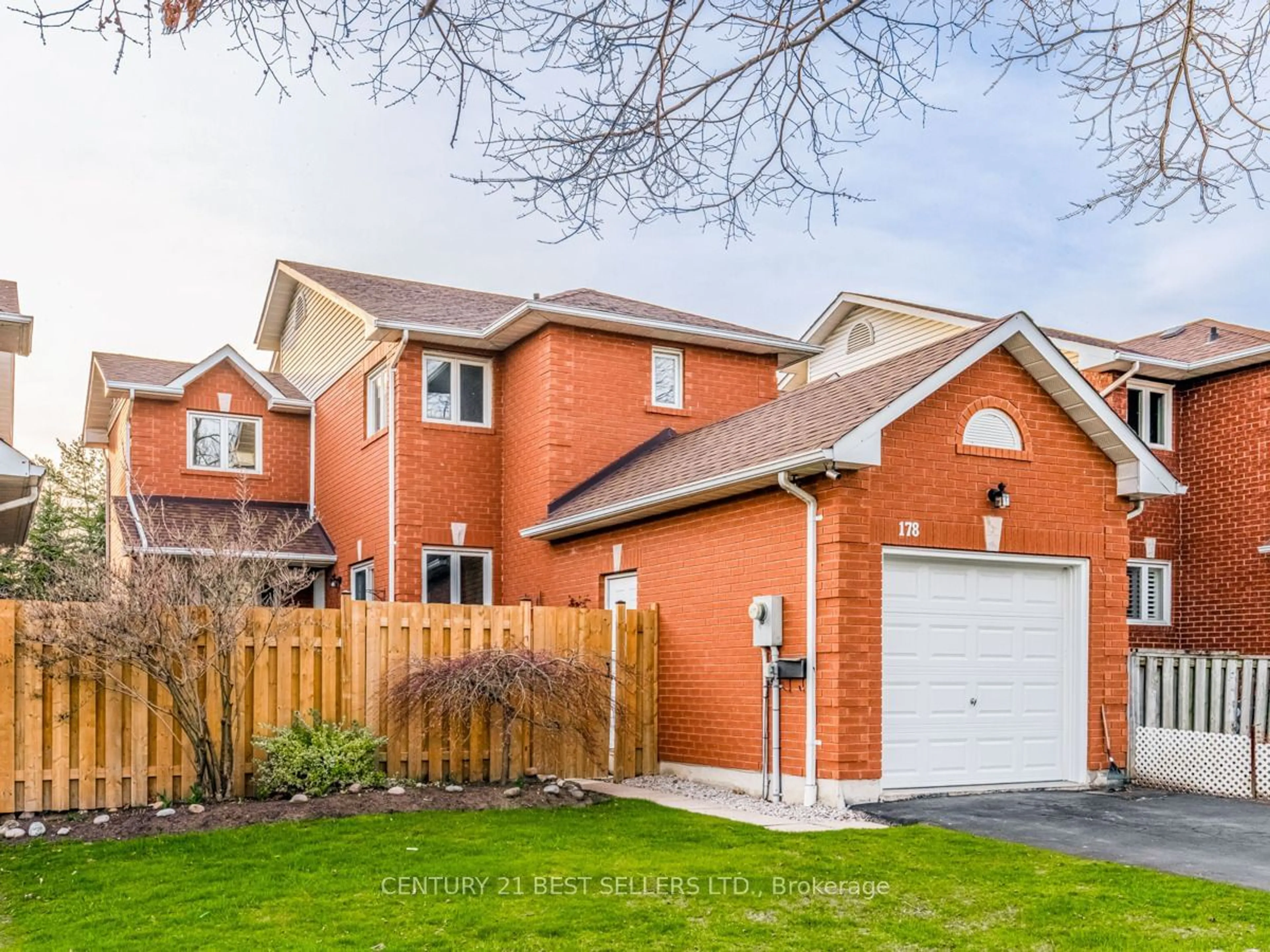 Frontside or backside of a home for 178 Queen St, Mississauga Ontario L5H 1L6