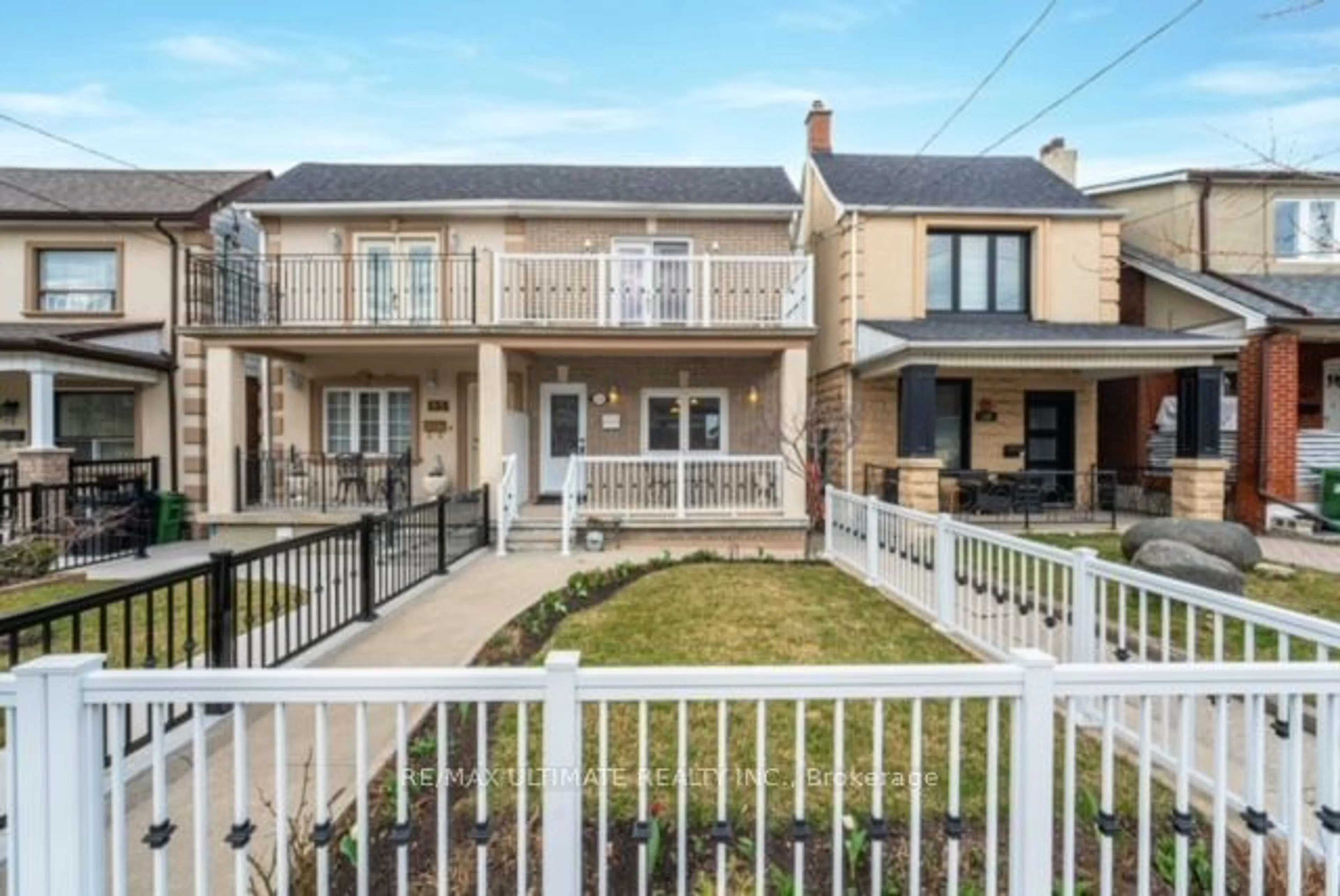 Frontside or backside of a home for 136 Gilbert Ave, Toronto Ontario M6E 4W3