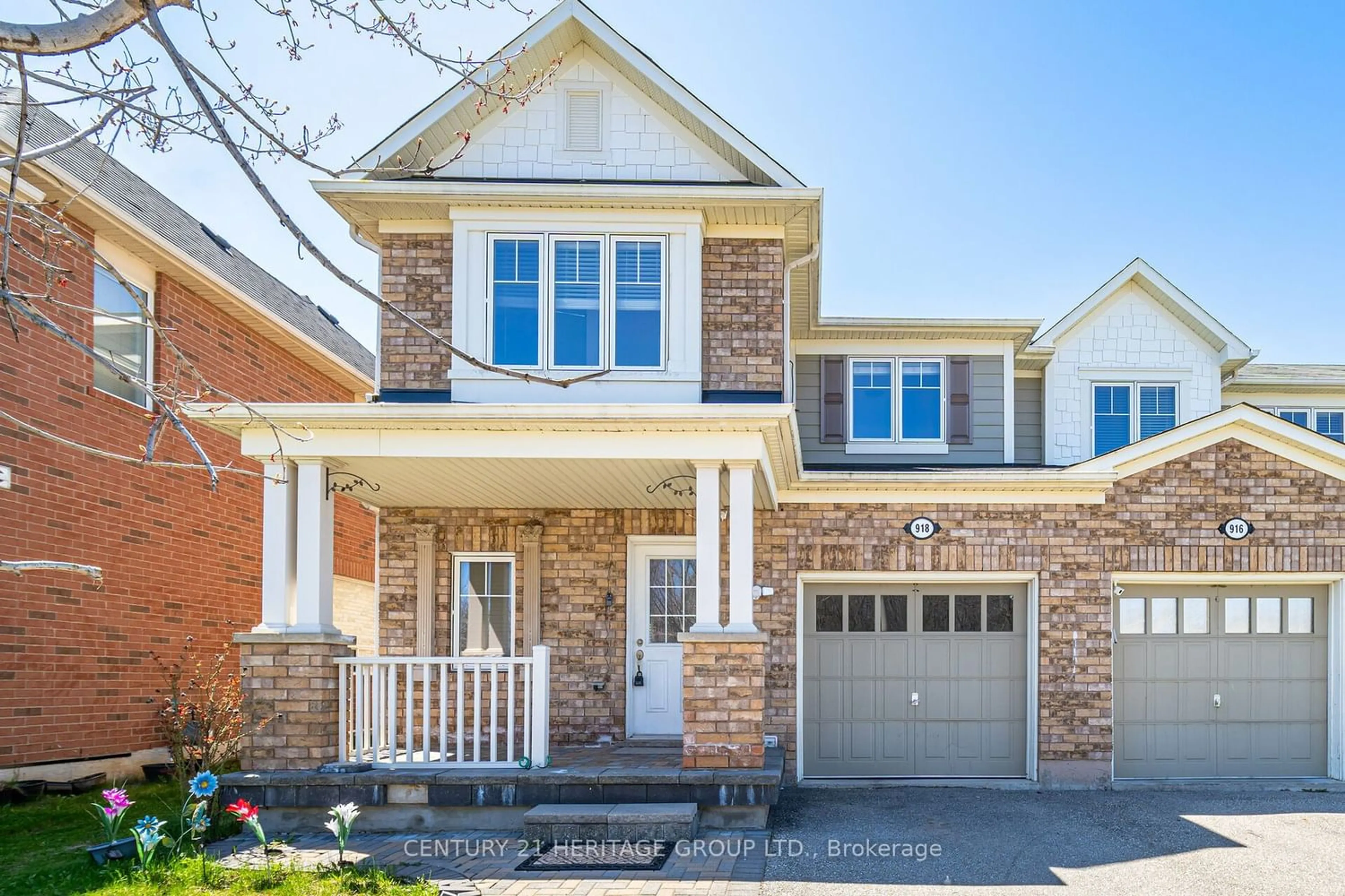 Home with brick exterior material for 918 Thompson Rd, Milton Ontario L9T 0L7