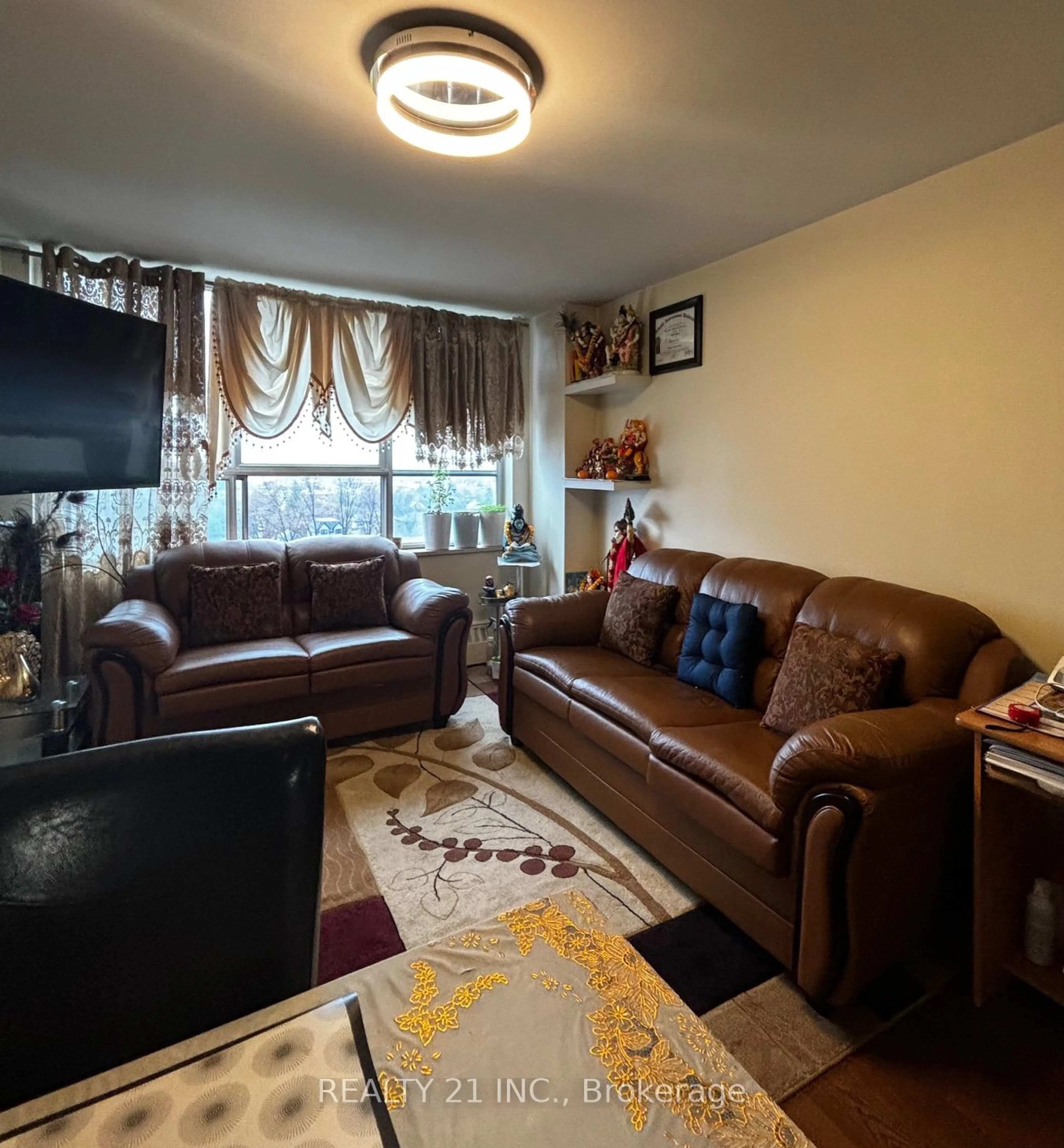 Living room for 50 Lotherton Ptwy #1010, Toronto Ontario M6B 2G8
