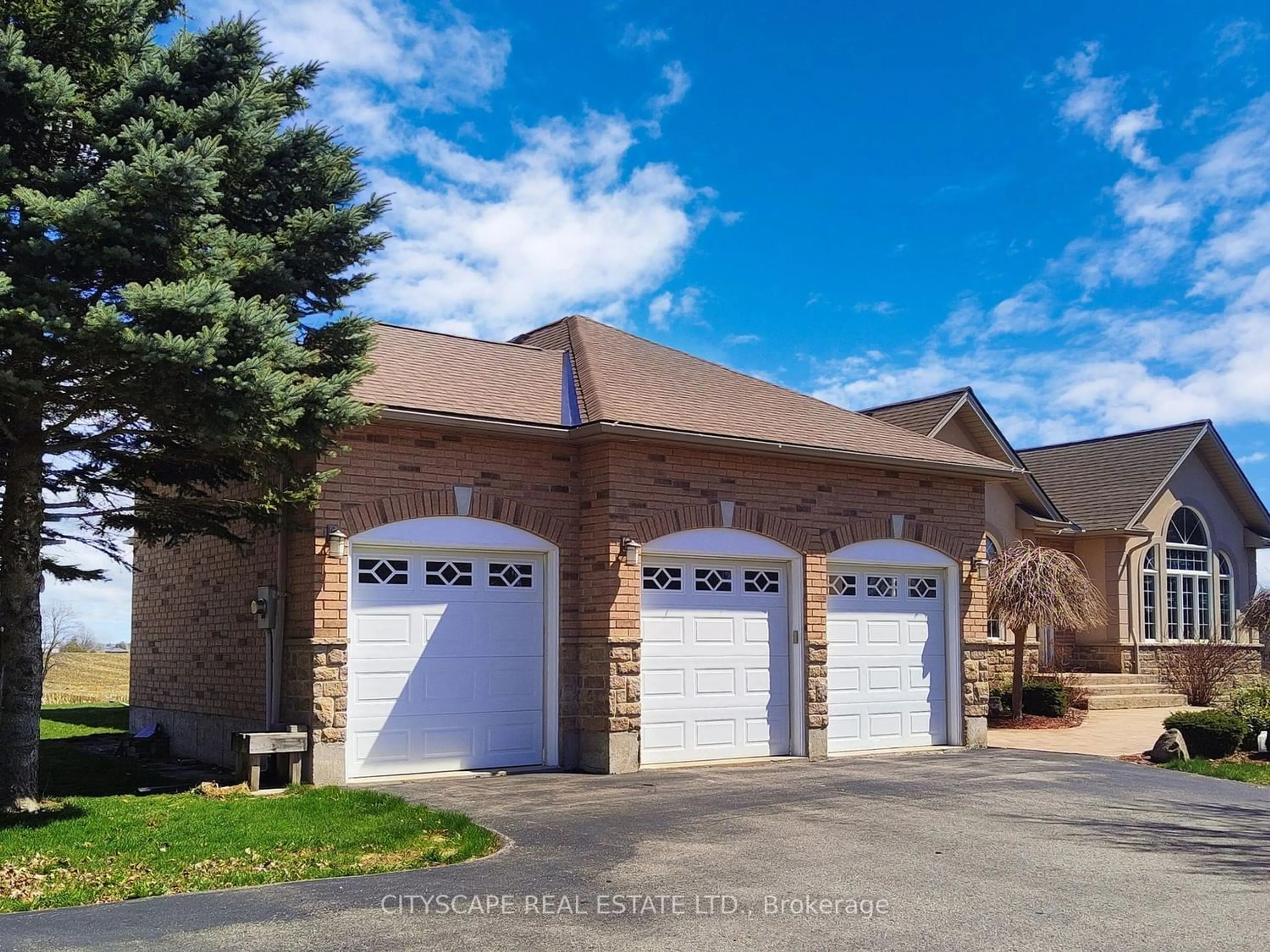 Indoor garage for 15545 St Andrews Rd, Caledon Ontario L7C 2S2