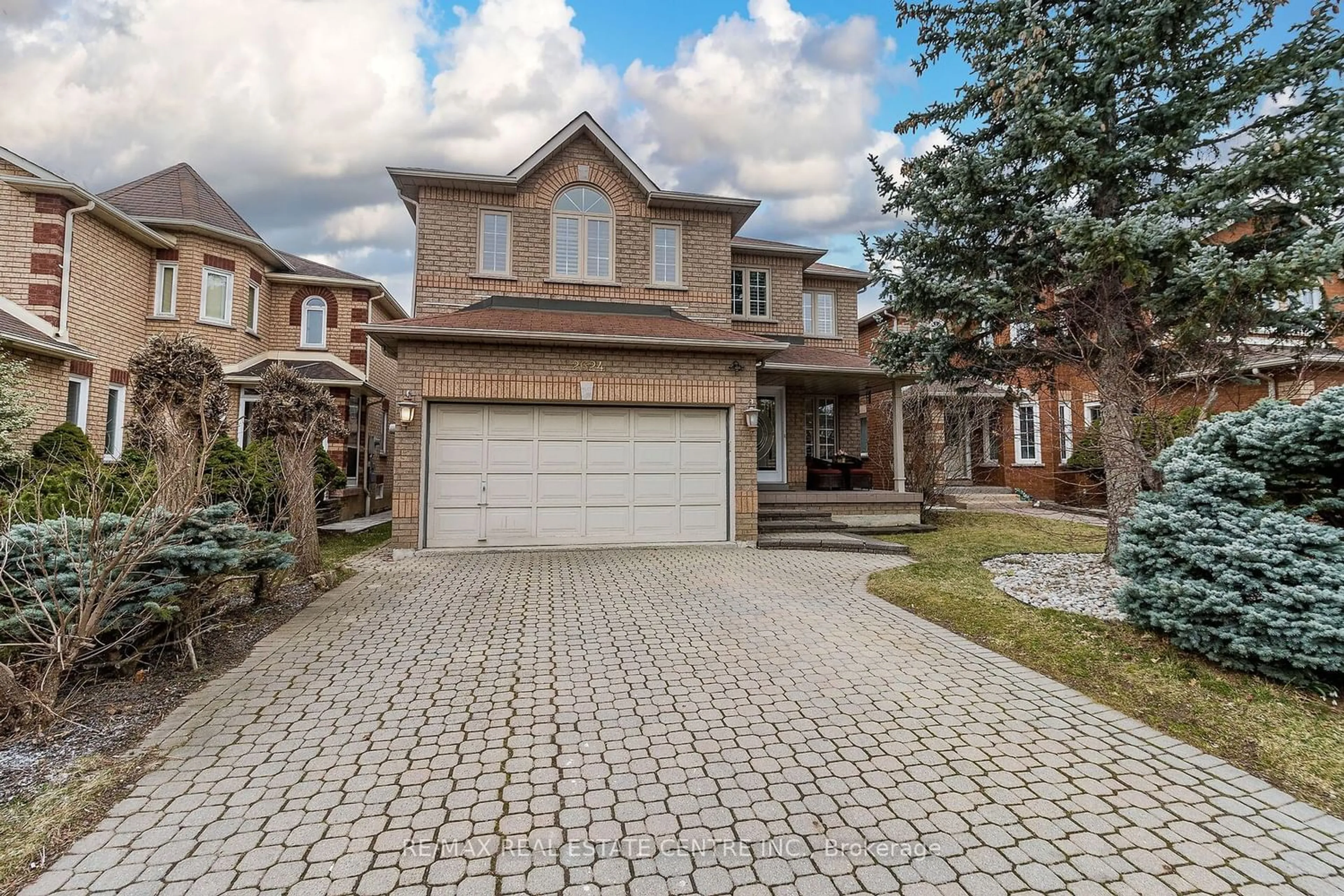 Home with brick exterior material for 2624 Comet Crt, Mississauga Ontario L5K 2S1