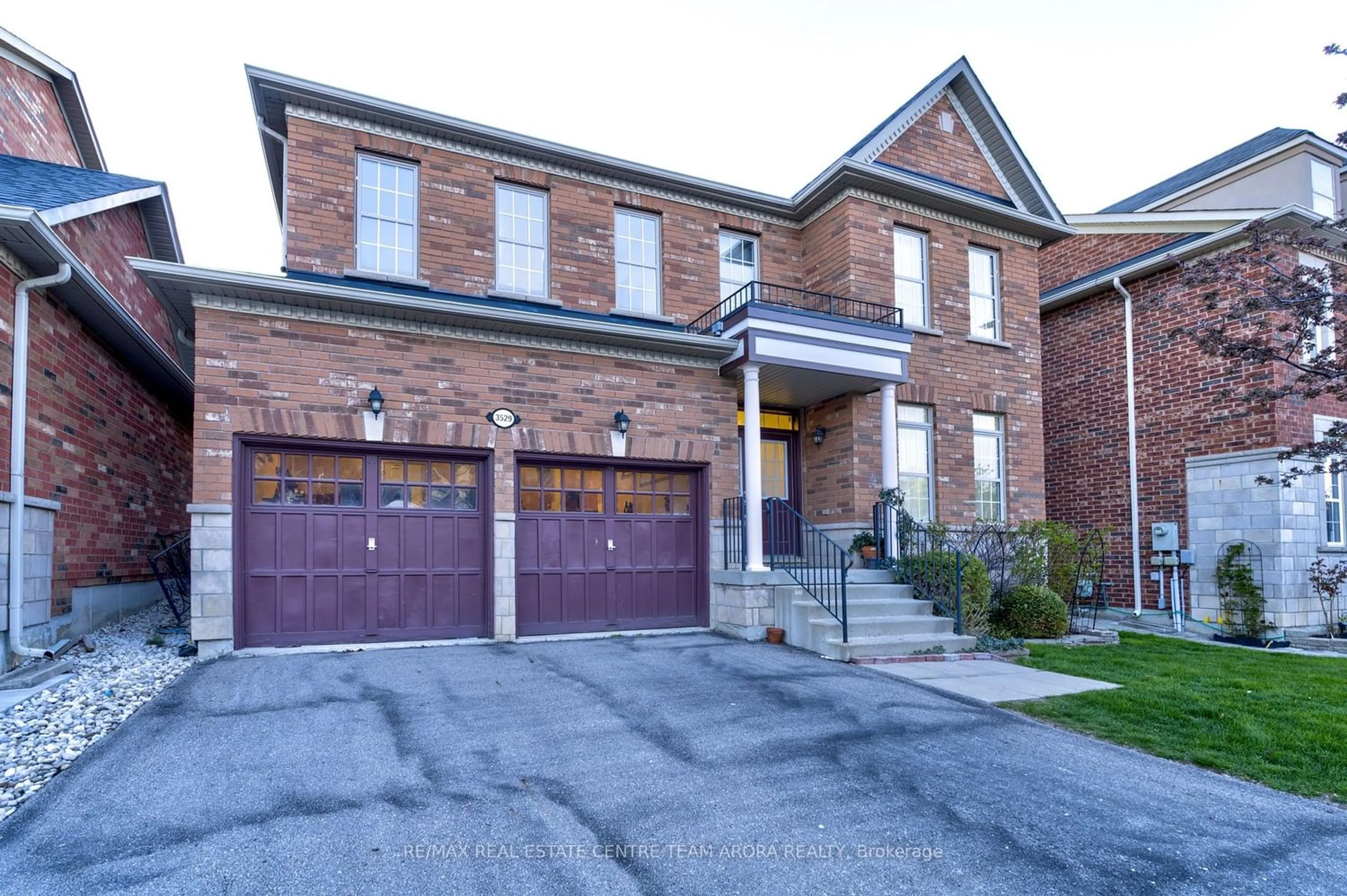 Home with brick exterior material for 3529 Stonecutter Cres, Mississauga Ontario L5M 7N7