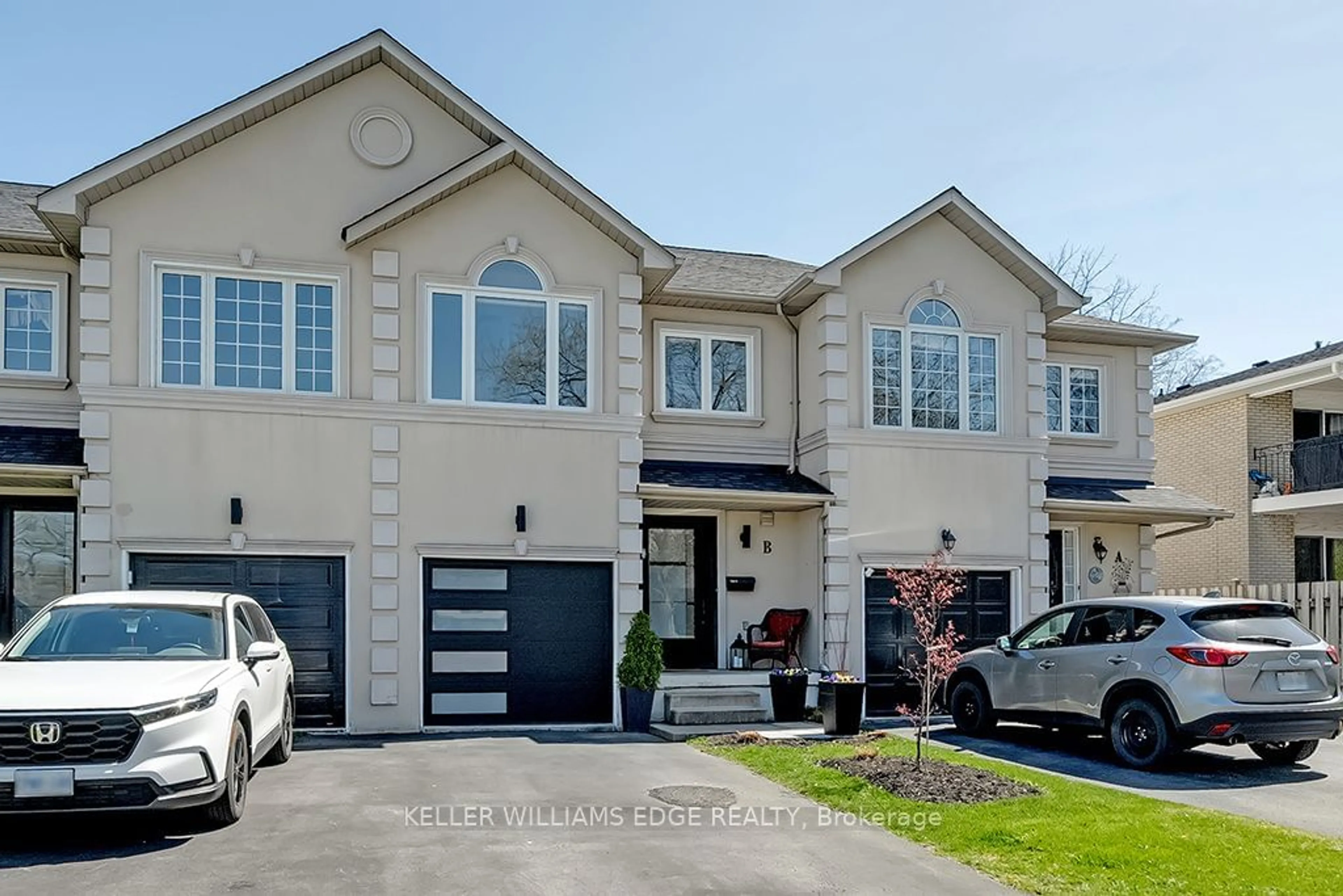 Frontside or backside of a home for 2116 Prospect St #B, Burlington Ontario L7R 1Y9