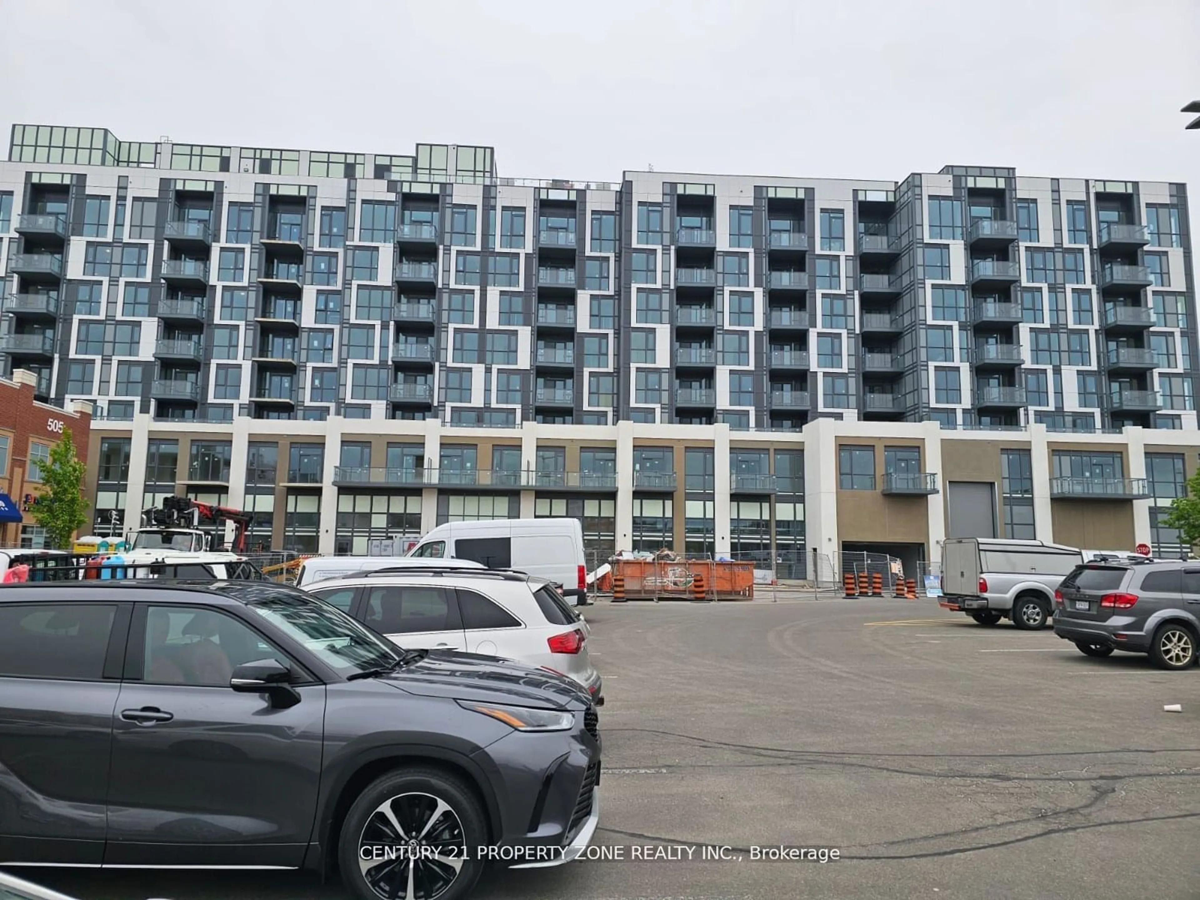 A pic from exterior of the house or condo for 509 Dundas St #303, Oakville Ontario L6M 4M2