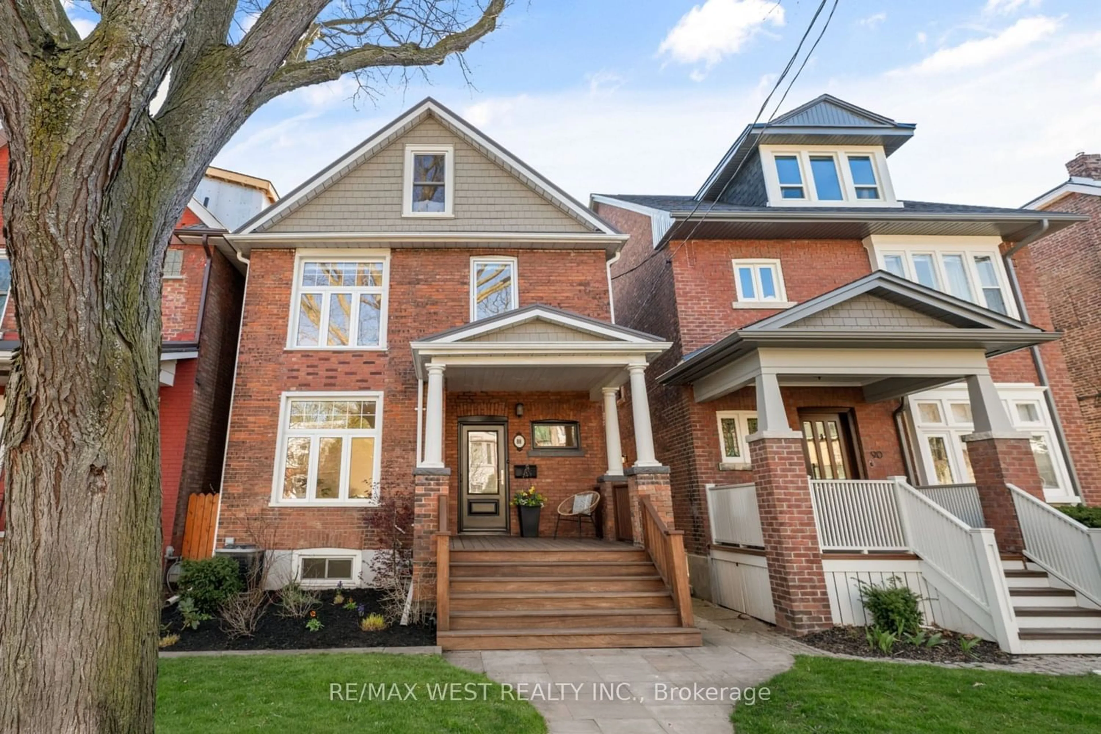 Home with brick exterior material for 88 Fairview Ave, Toronto Ontario M6P 3A4