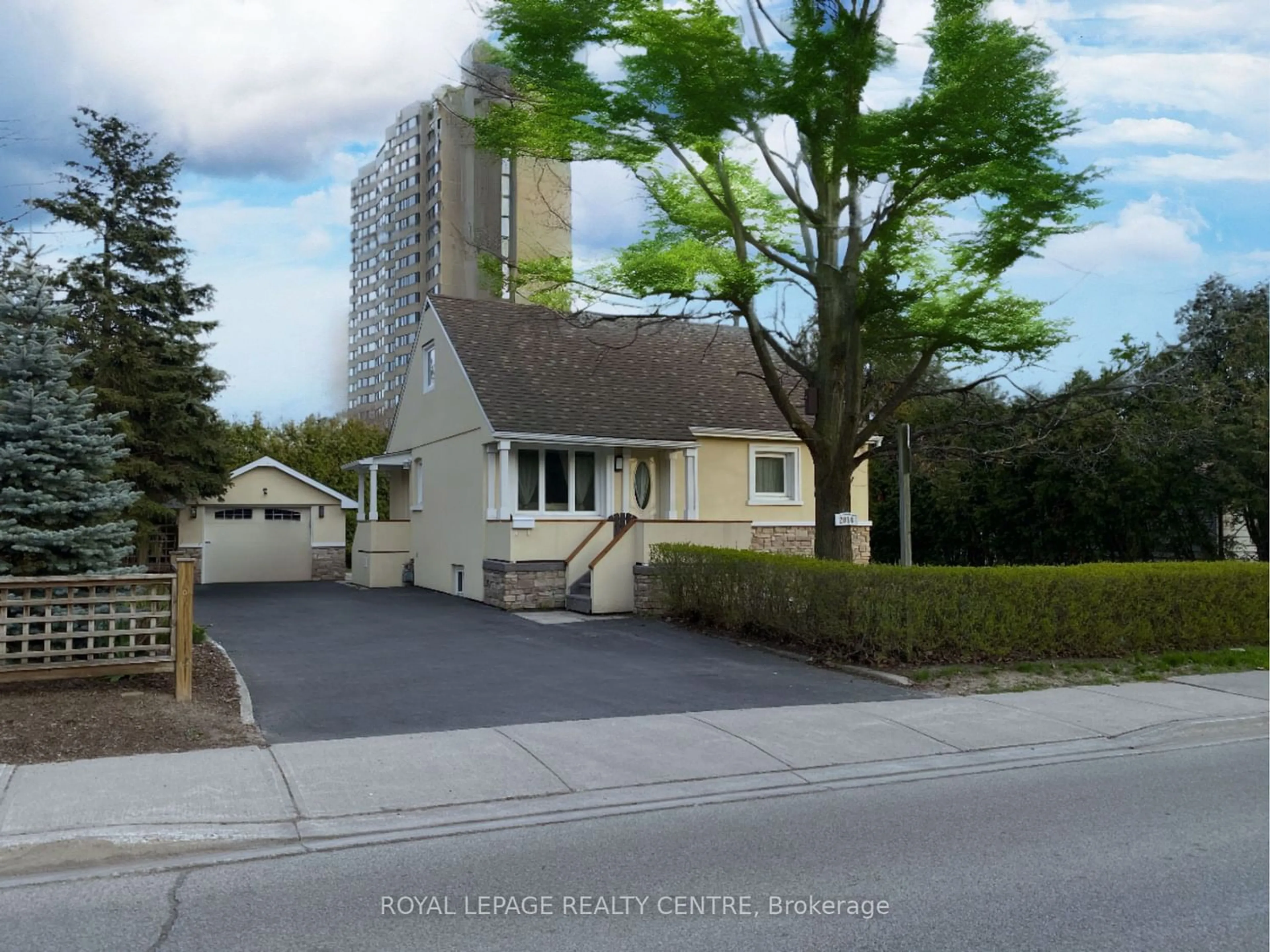 A pic from exterior of the house or condo for 2014 Balsam Ave, Mississauga Ontario L5J 1L2