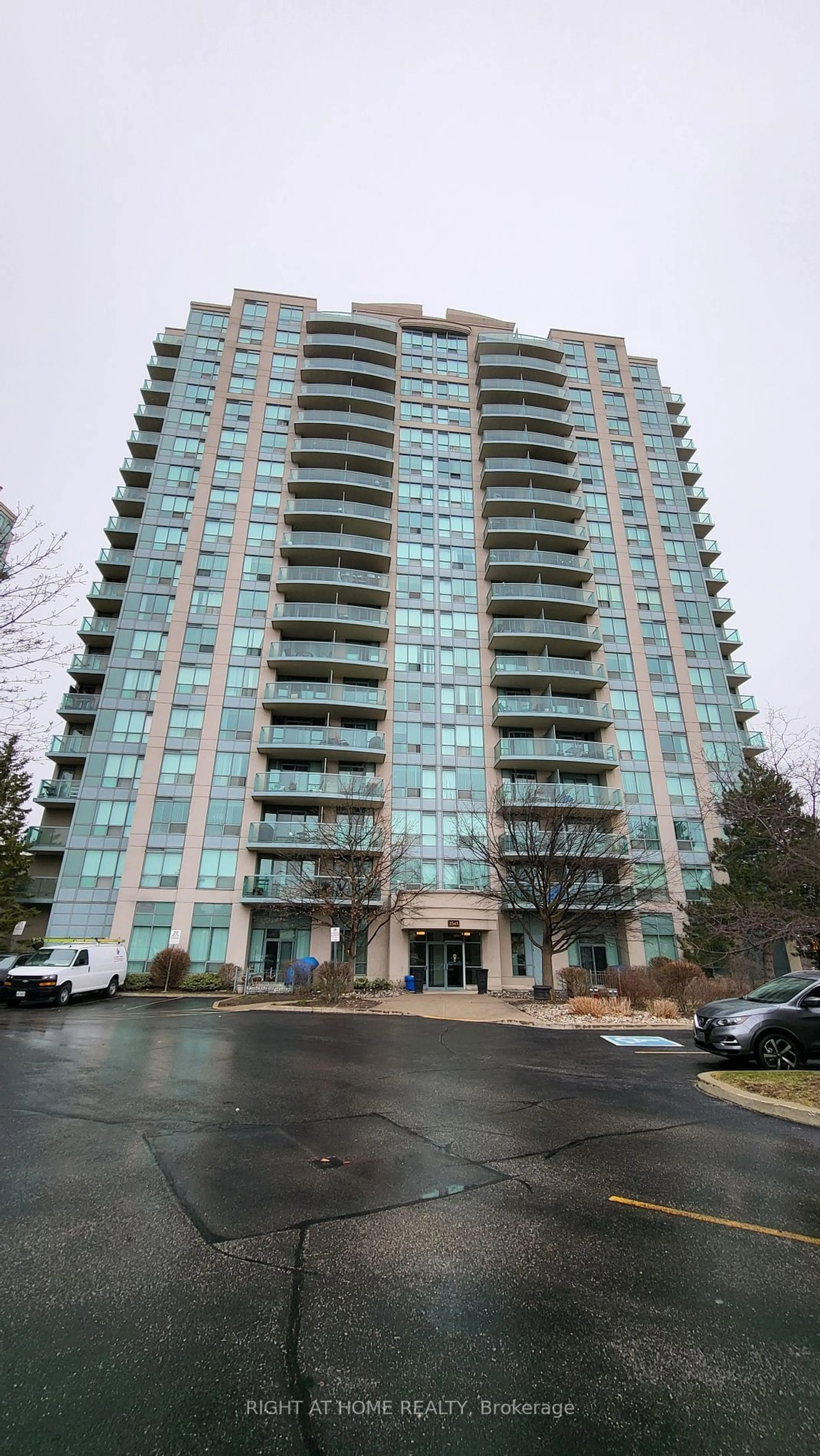 A pic from exterior of the house or condo for 2545 Erin Centre Blvd #1704, Mississauga Ontario L5M 6Z9