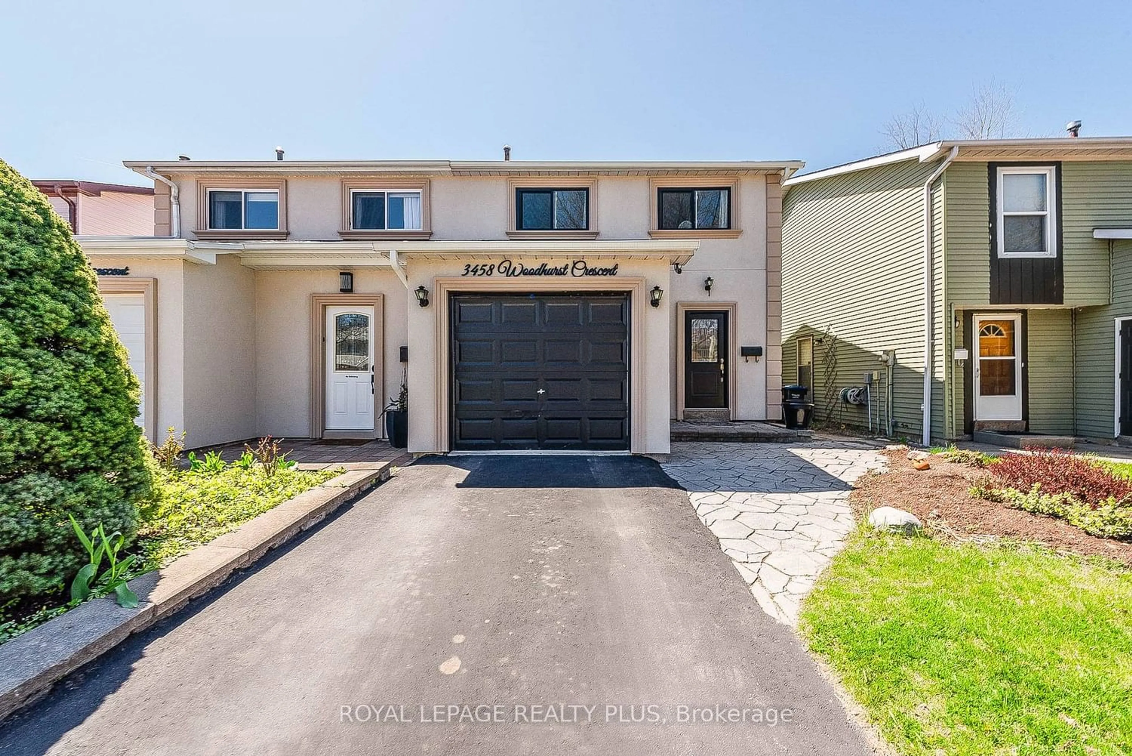 A pic from exterior of the house or condo for 3458 Woodhurst Cres, Mississauga Ontario L5L 1N4