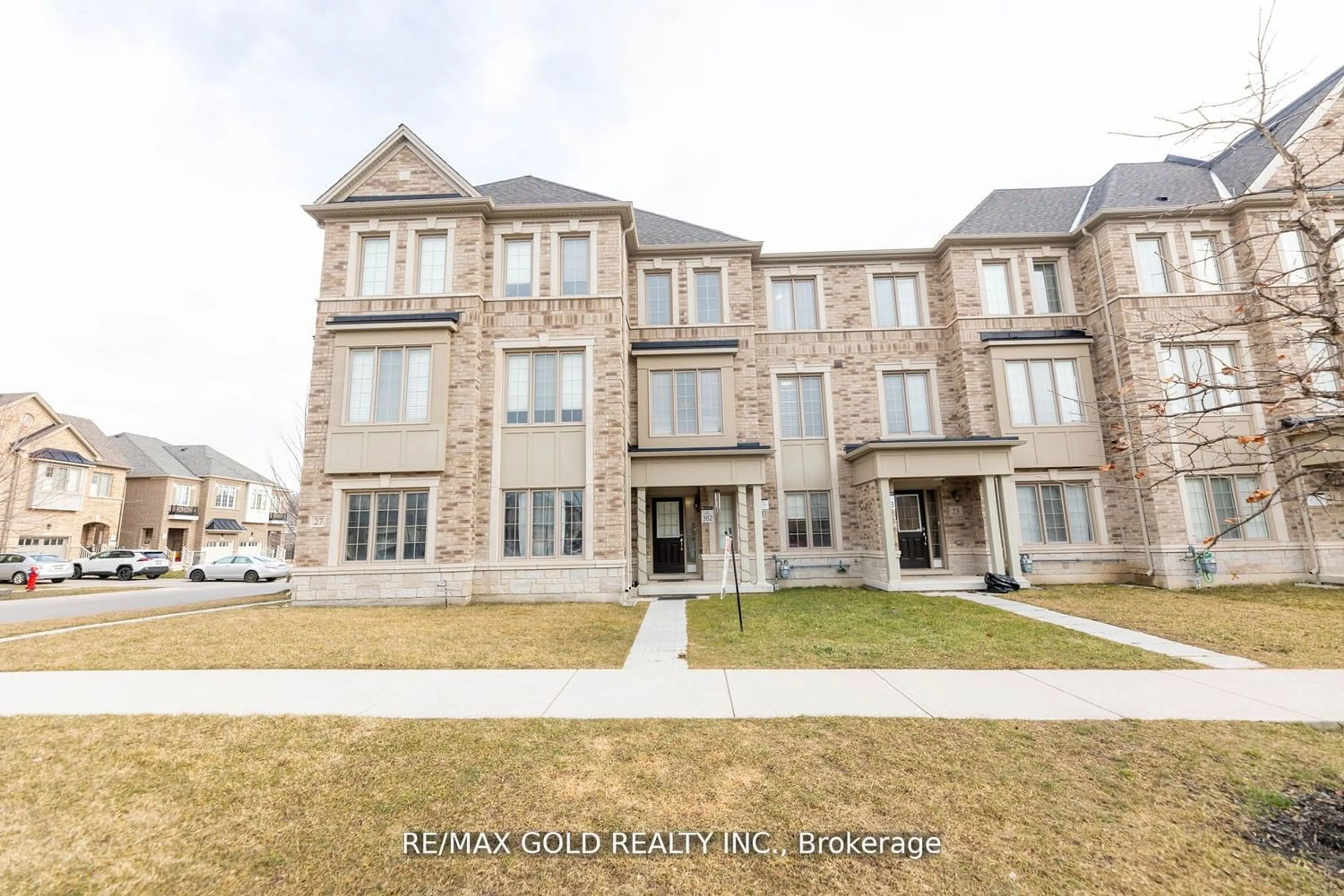A pic from exterior of the house or condo for 25 Temple Manor Rd, Brampton Ontario L6Y 6C4