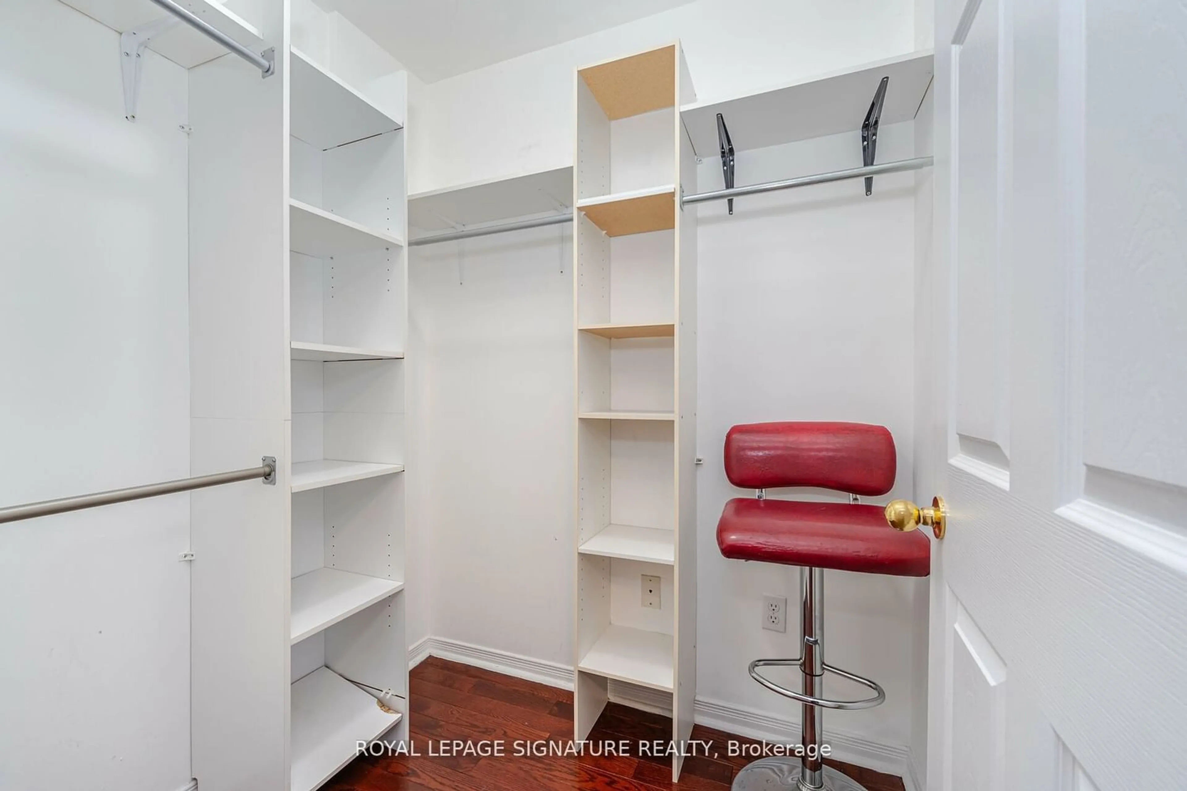 Storage room or clothes room or walk-in closet for 5260 Mcfarren Blvd #162, Mississauga Ontario L5M 7J1