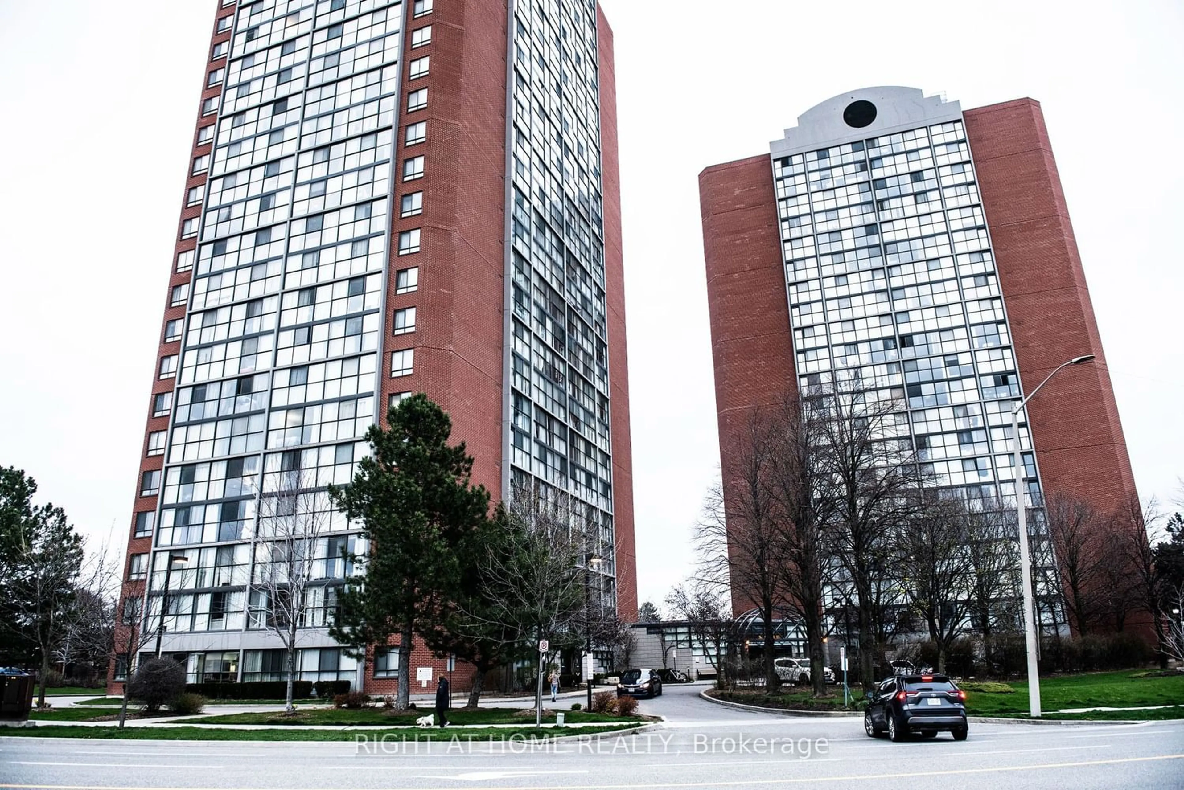 Outside view for 4205 Shipp Dr #202, Mississauga Ontario L4Z 2Y9